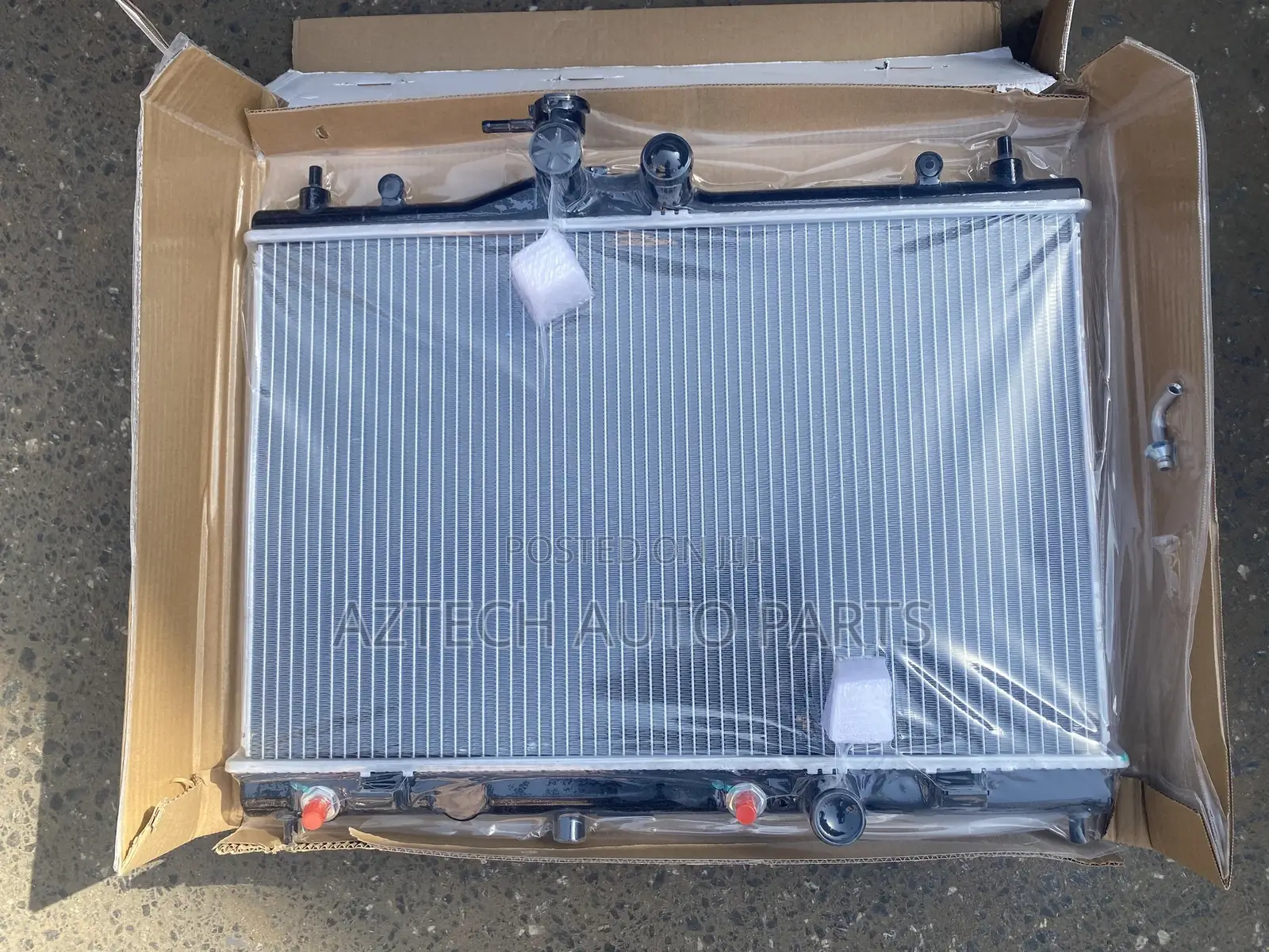 Nissan Versa / Tiida 2007,2008,2009,2010,2011 Radiator Tank