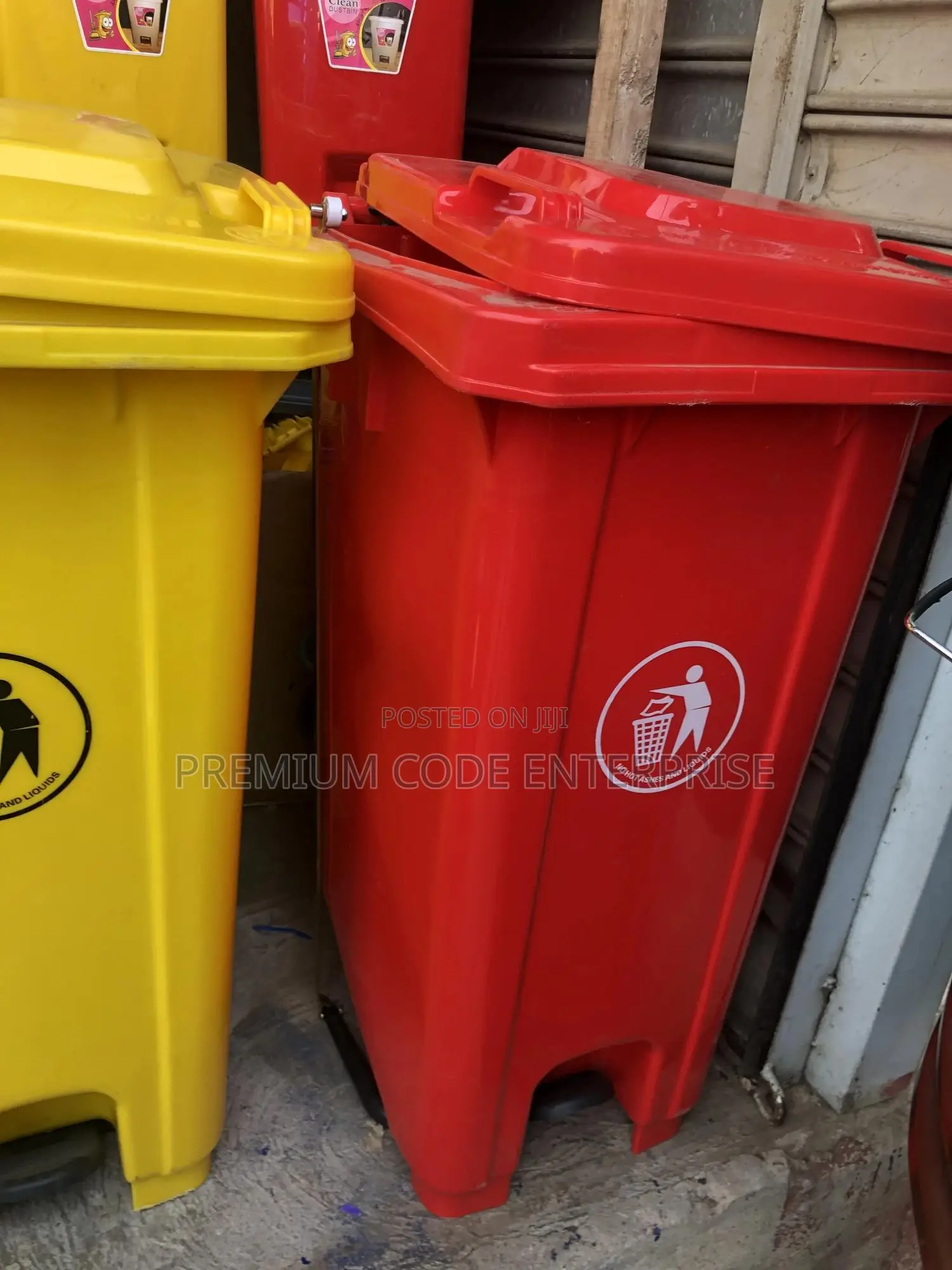 120 Liter Pedal Dustbin