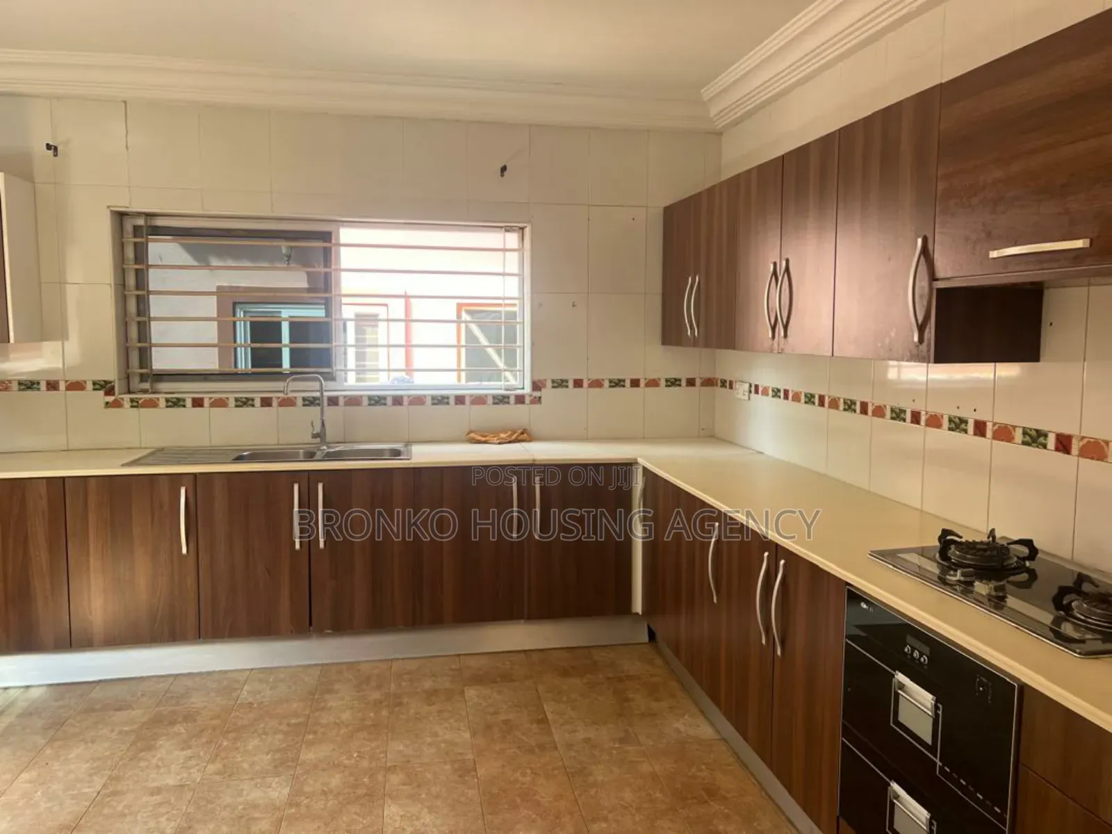 4bdrm Townhouse / Terrace in Bronko Housing, East Legon for rent