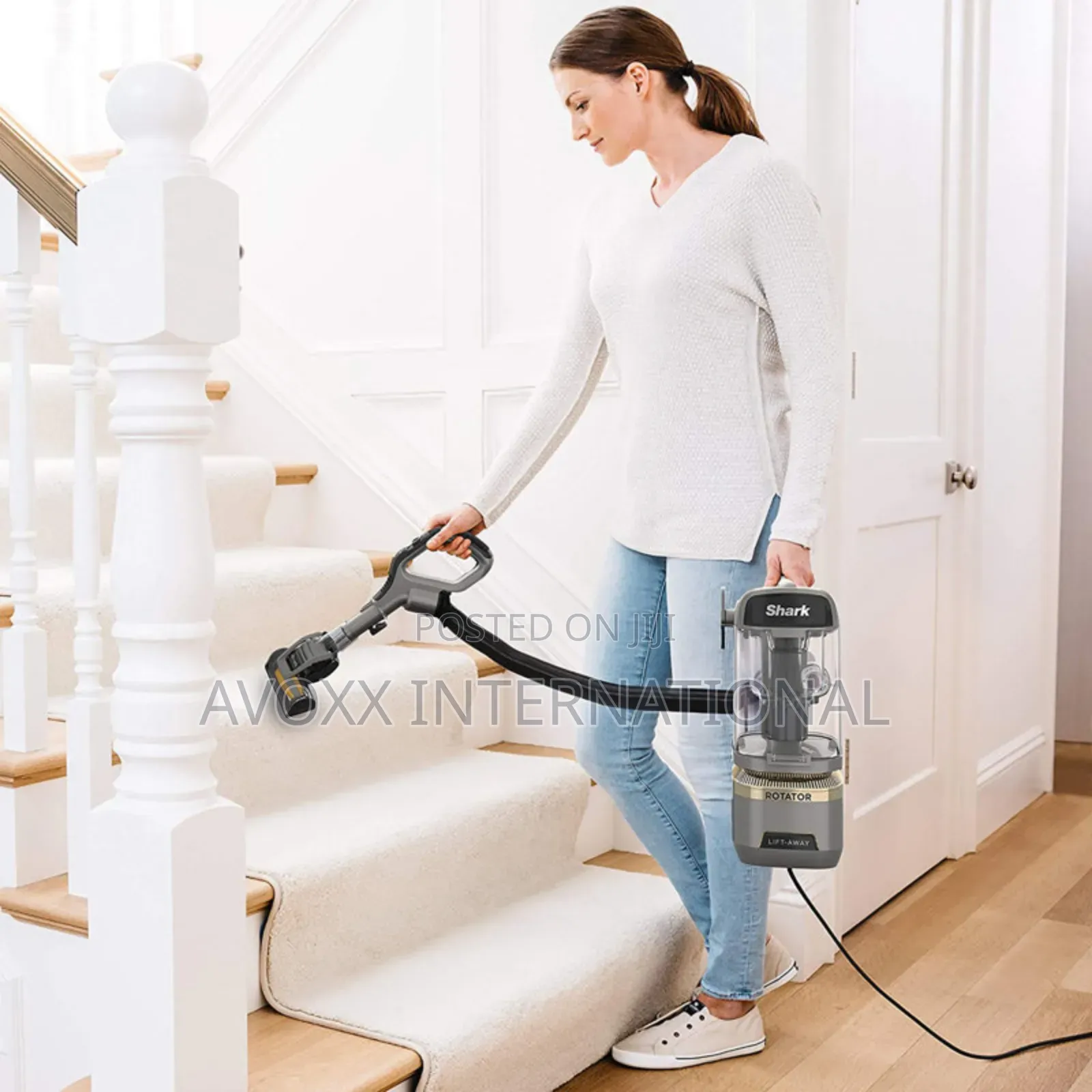 Shark LA502 Rotator Vacuum Cleaner With Self Brushroll
