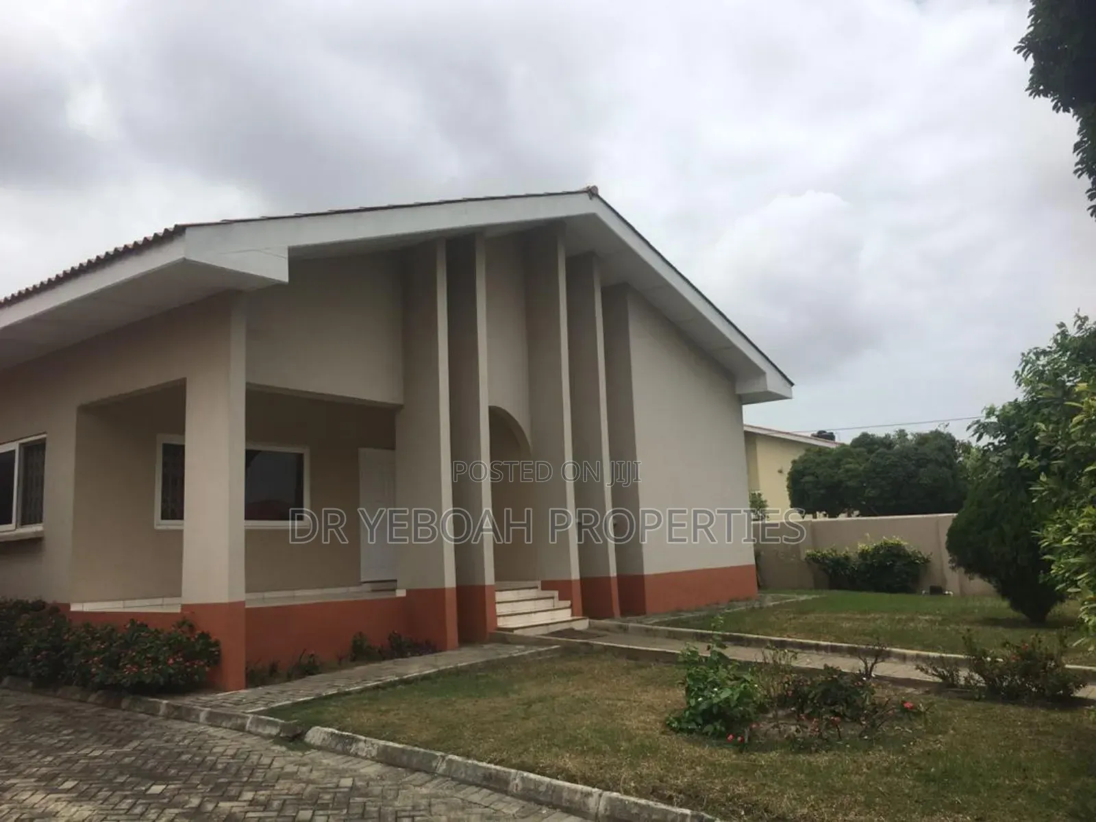 3bdrm House in Spintex Regimanuel:- for sale