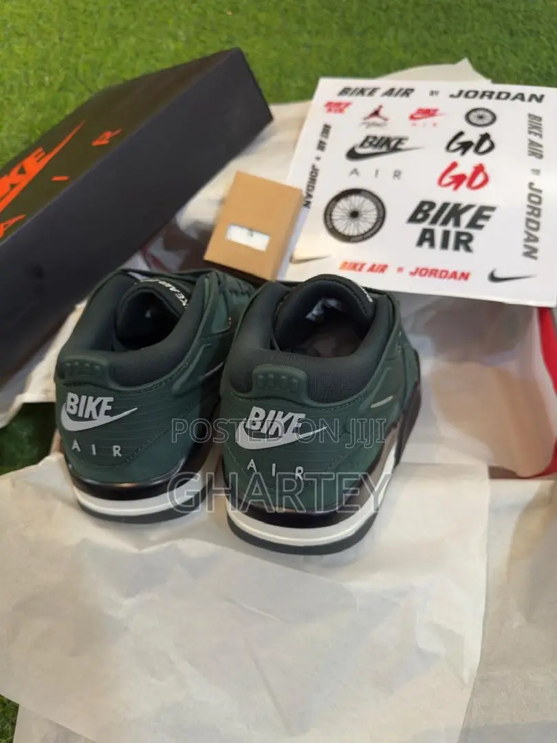 Jordan 4 RM