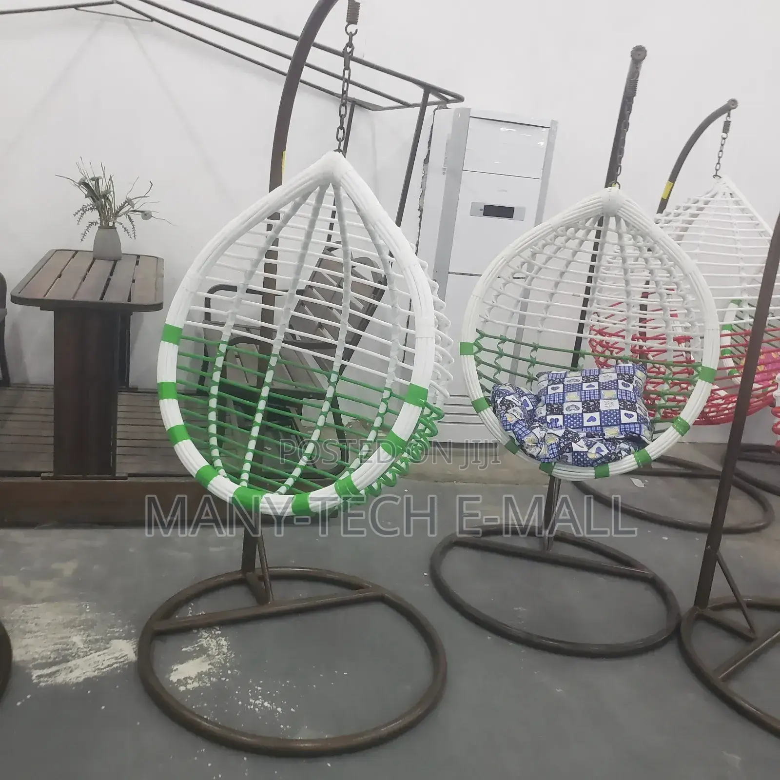 Luxury Modern Swinging Chairs.