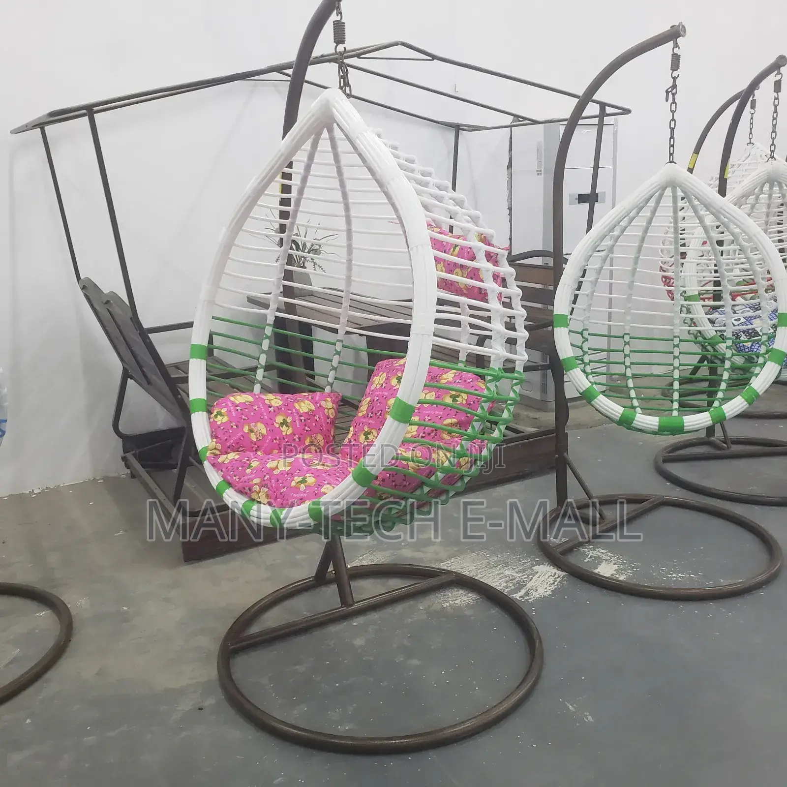 Luxury Modern Swinging Chairs.