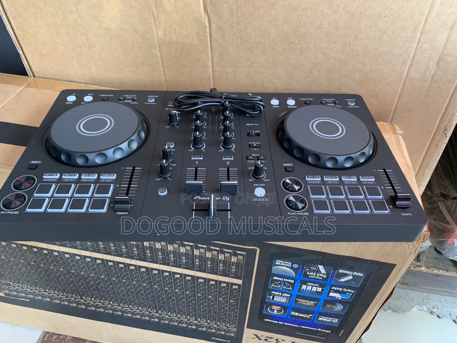 Pioneer DDJ-Flx4 DJ Controller