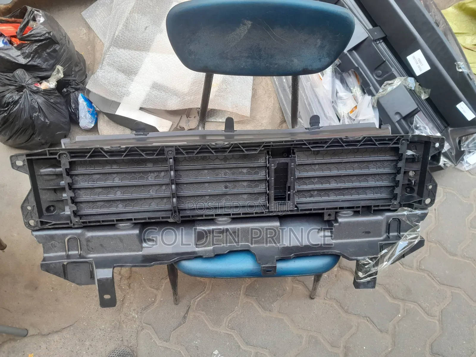 Shutter Grille Crv 017-22 (Motor)