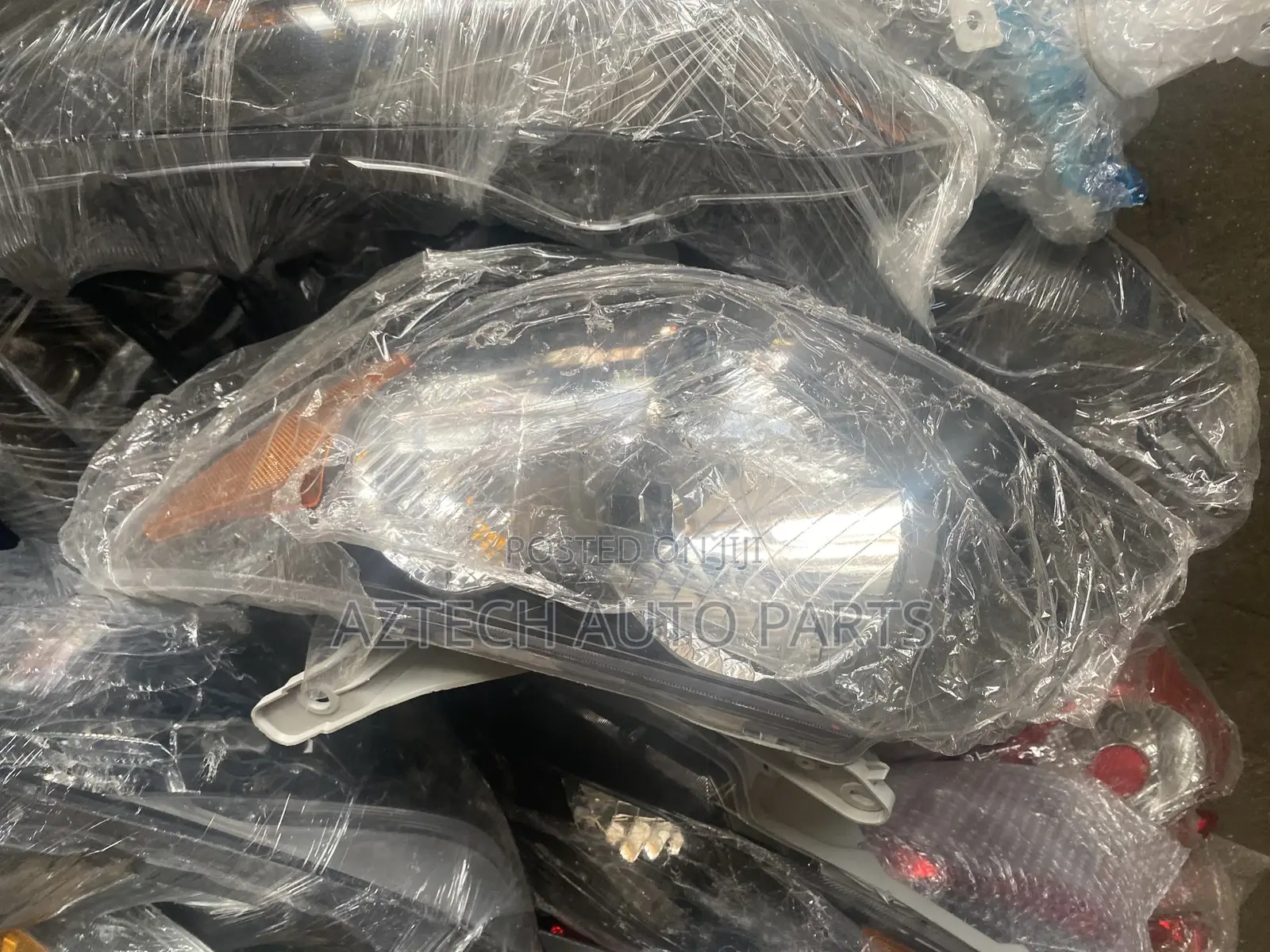 Pontiac Vibe 2005,2006,2007,2008 Headlight