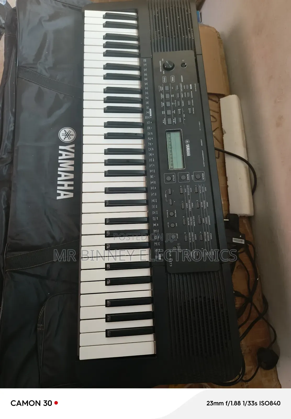 Yamaha PSR E273