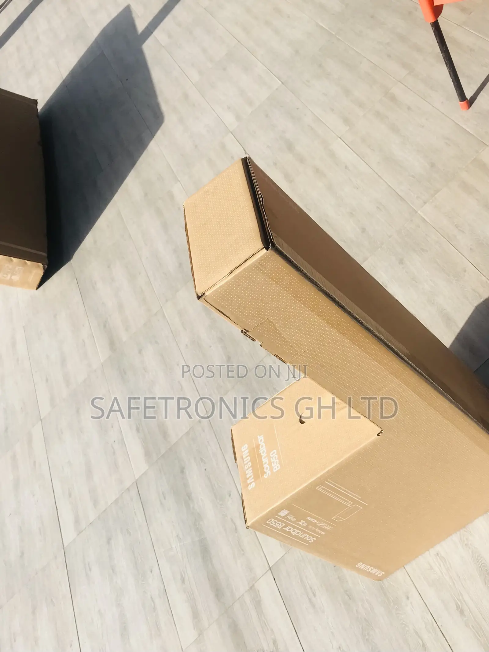 New Design 300 Liters Samsung 2.1ch Bluetooth B550 Soundbar