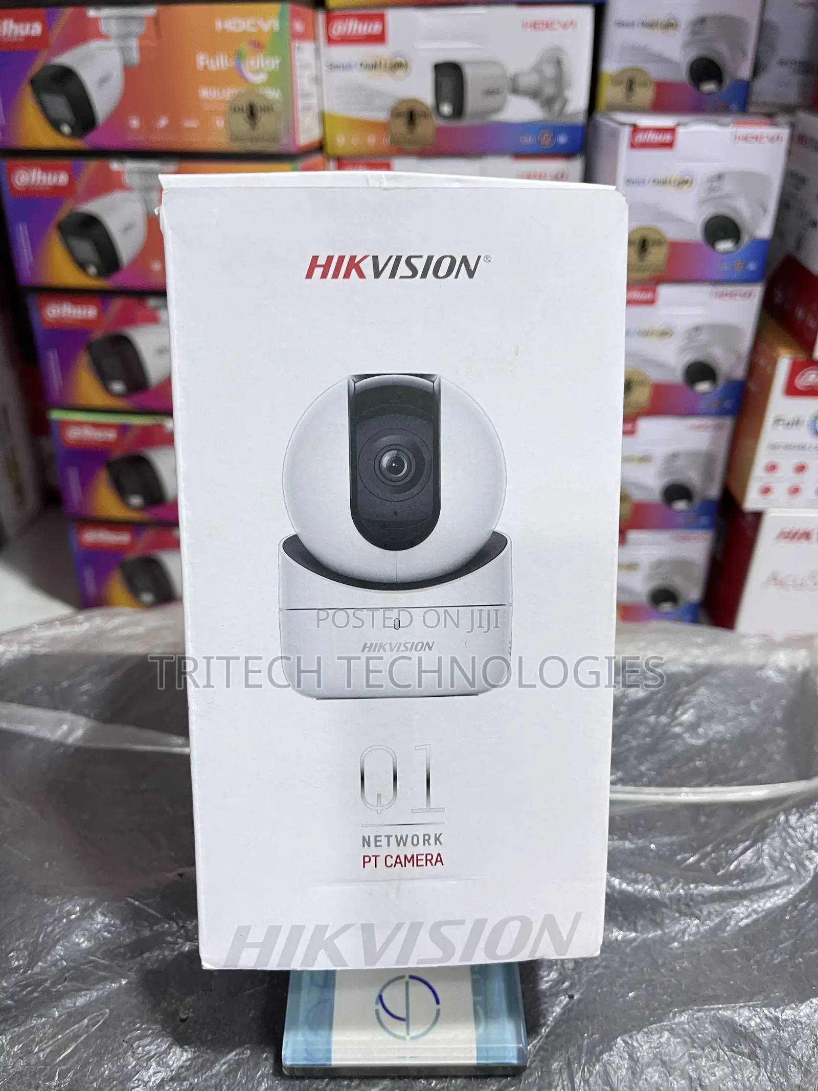 Hikvision Ds-2cv2q21fd-Iw 2mp Indoor Audio Pt Network Camera