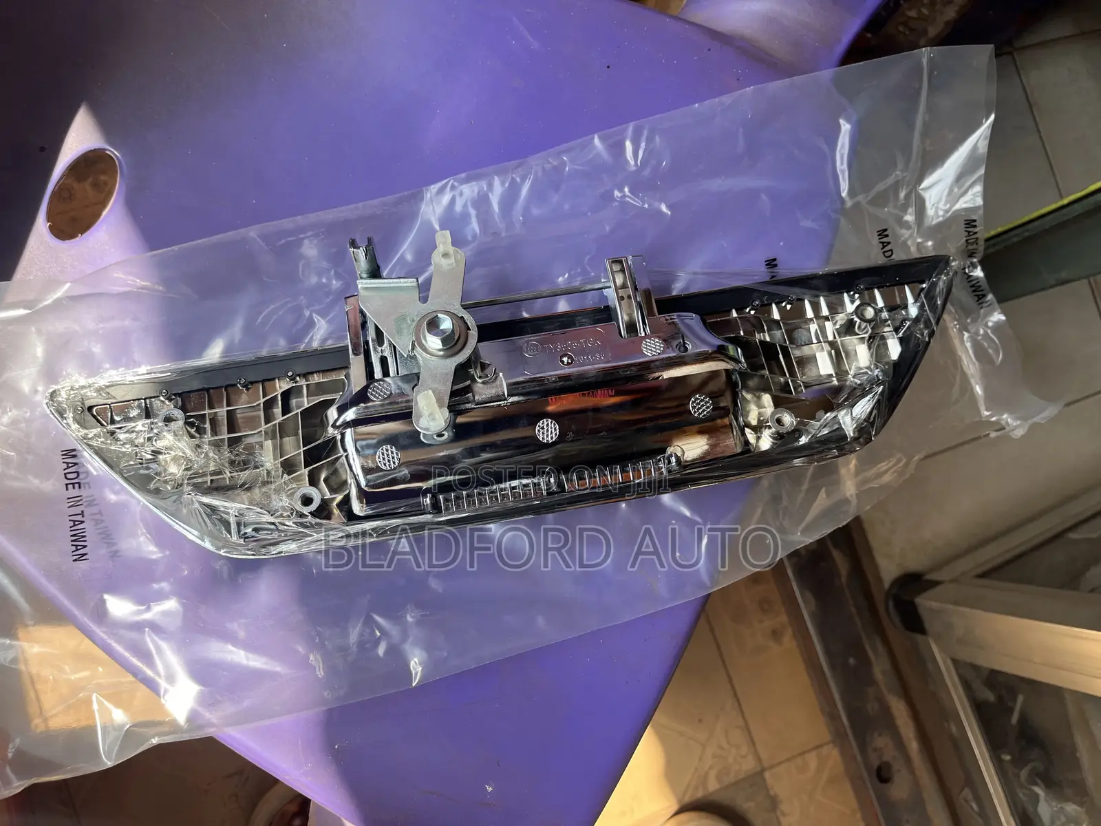 Hilux 2015-2022 Tailgate Opener Shinning