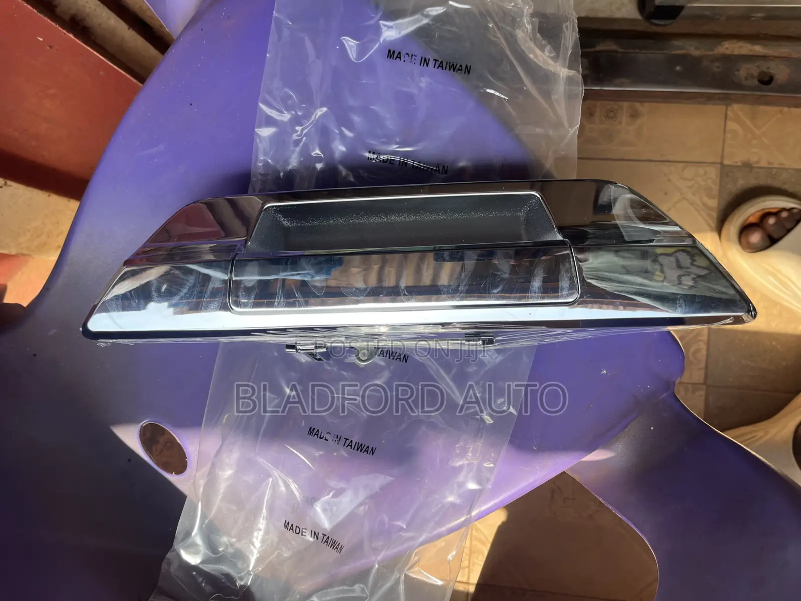 Hilux 2015-2022 Tailgate Opener Shinning