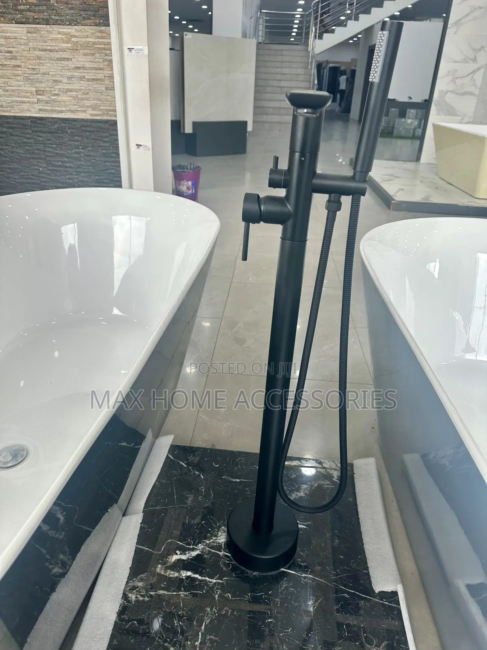 Black Bath Tub
