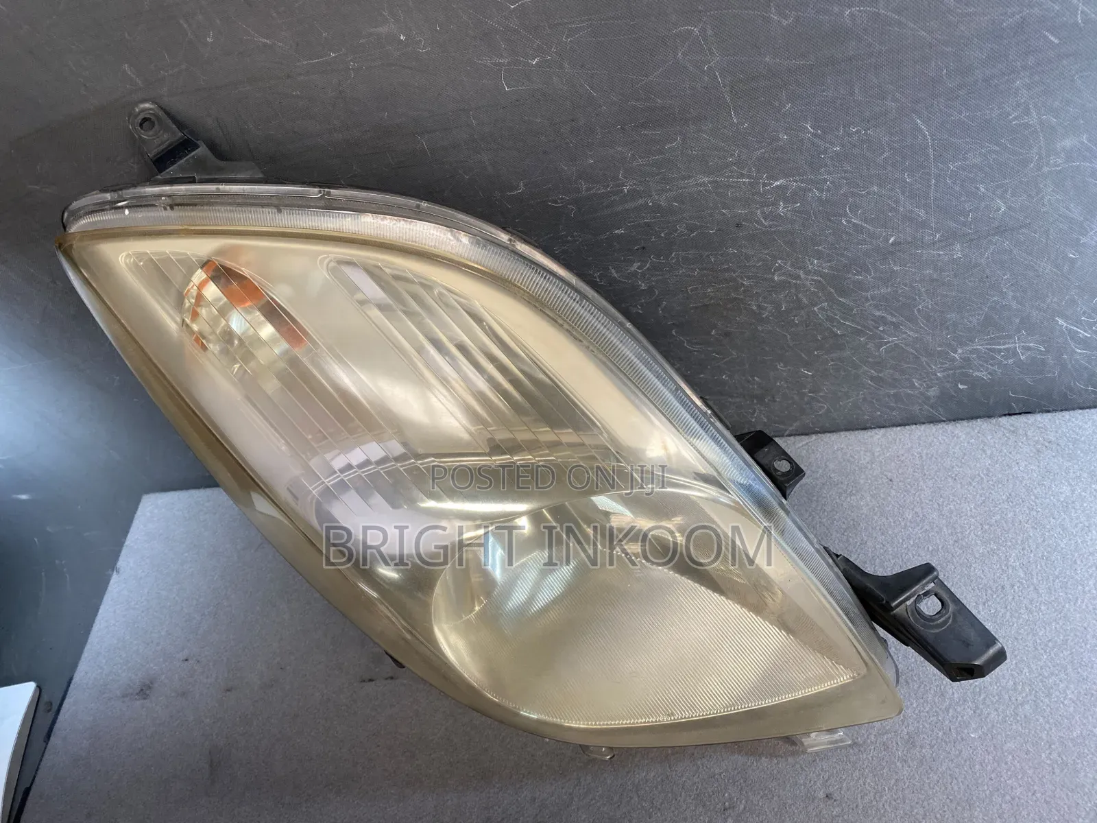Toyota Vitz 209 2010 Headlight