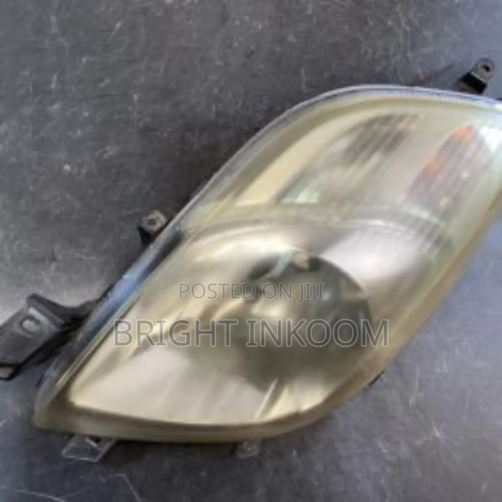 Toyota Vitz 209 2010 Headlight