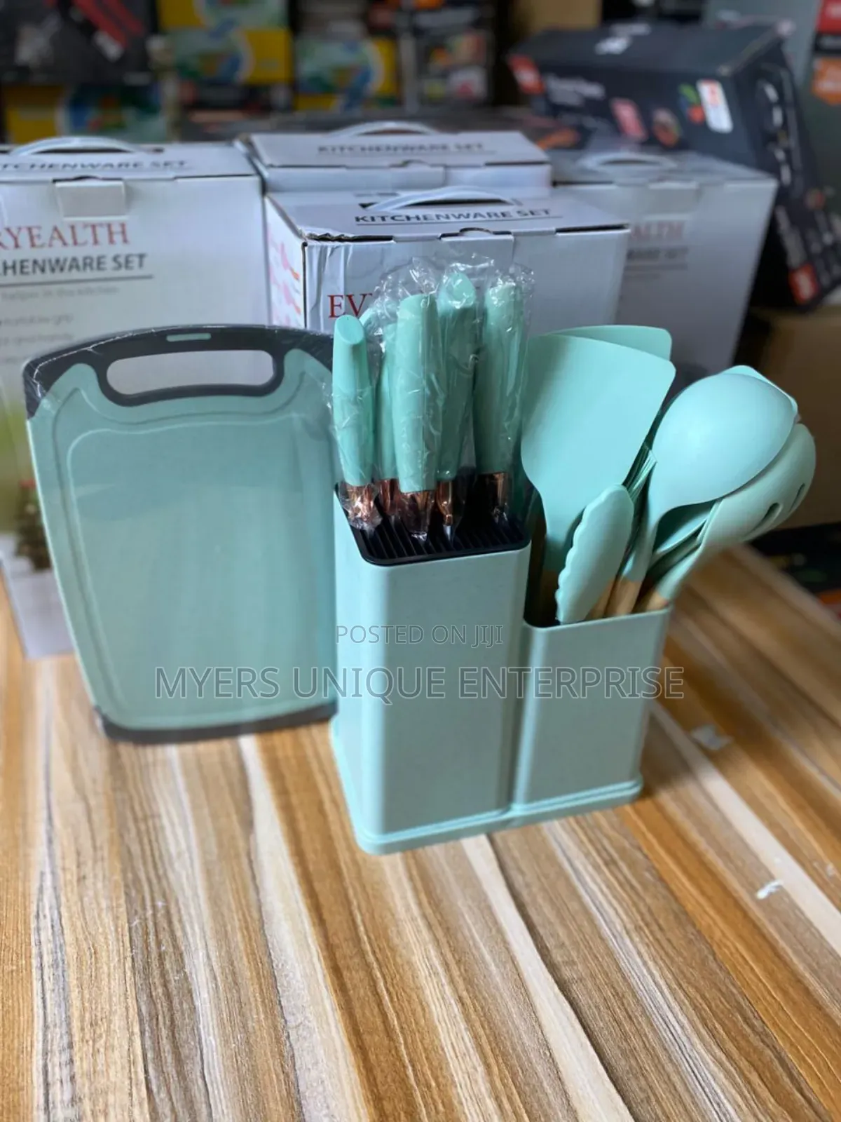 Neat 19pcs Silicon Laddle With Chopping Board