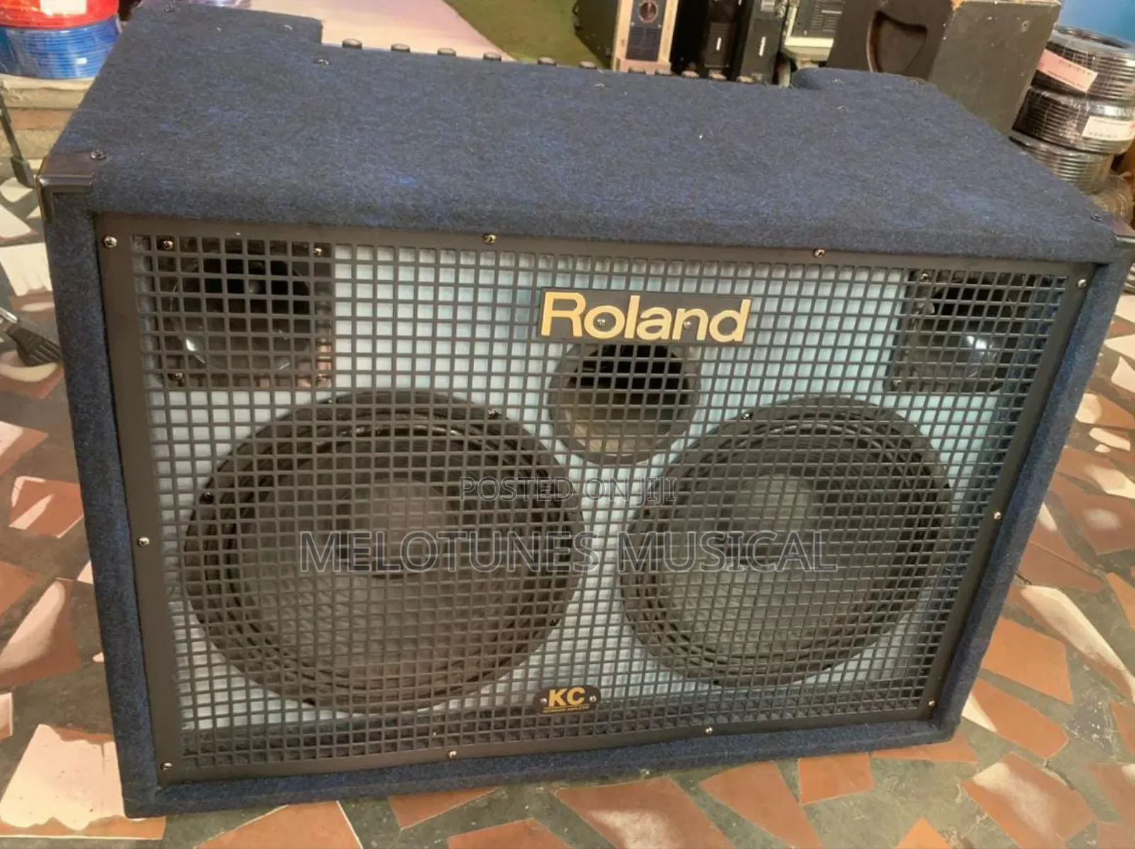 Roland KC-880 Stereo Keyboard Amplifier