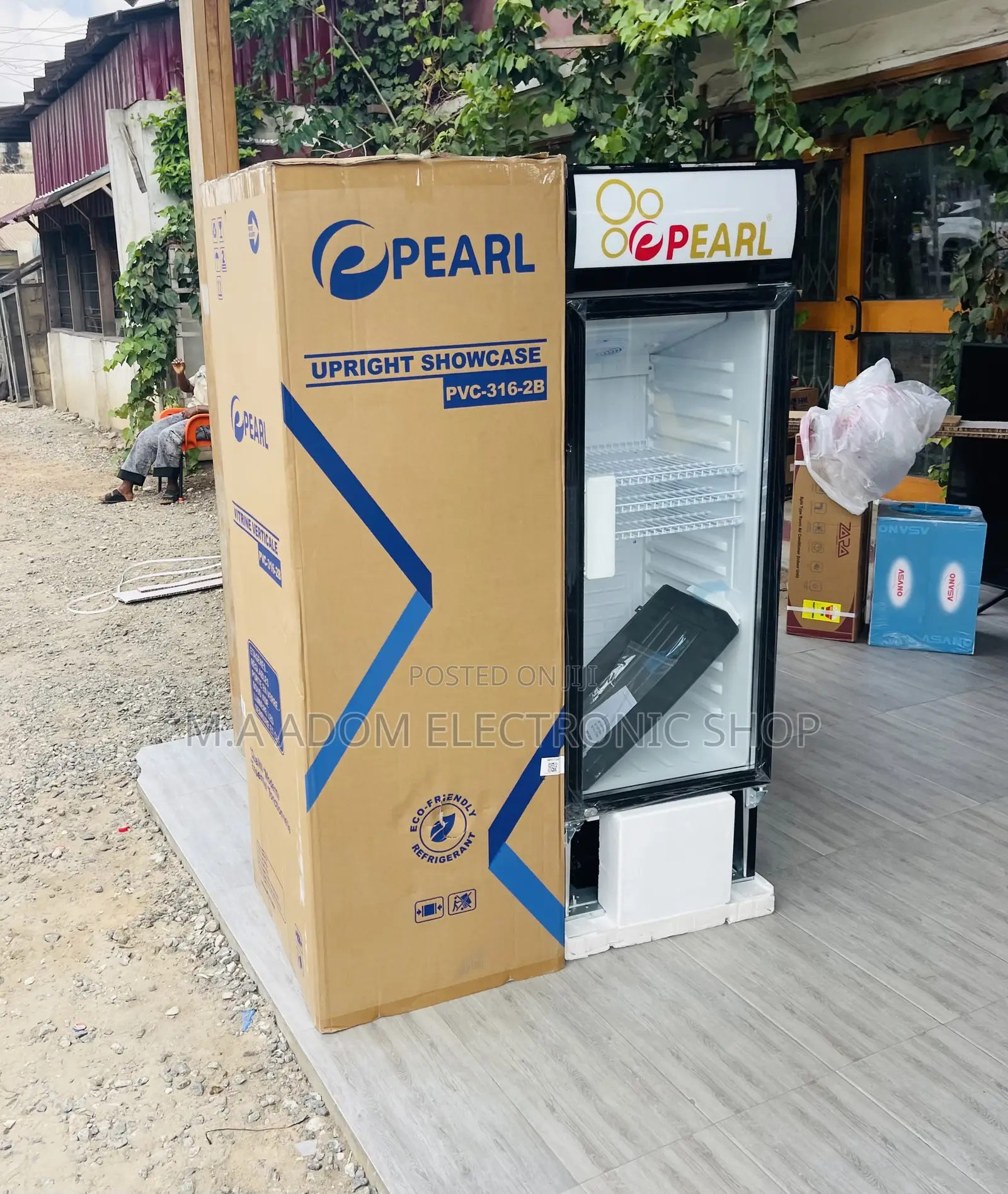 Extremely Chilling Pearl PVC-316-2b 1 Door Beverage Cooler