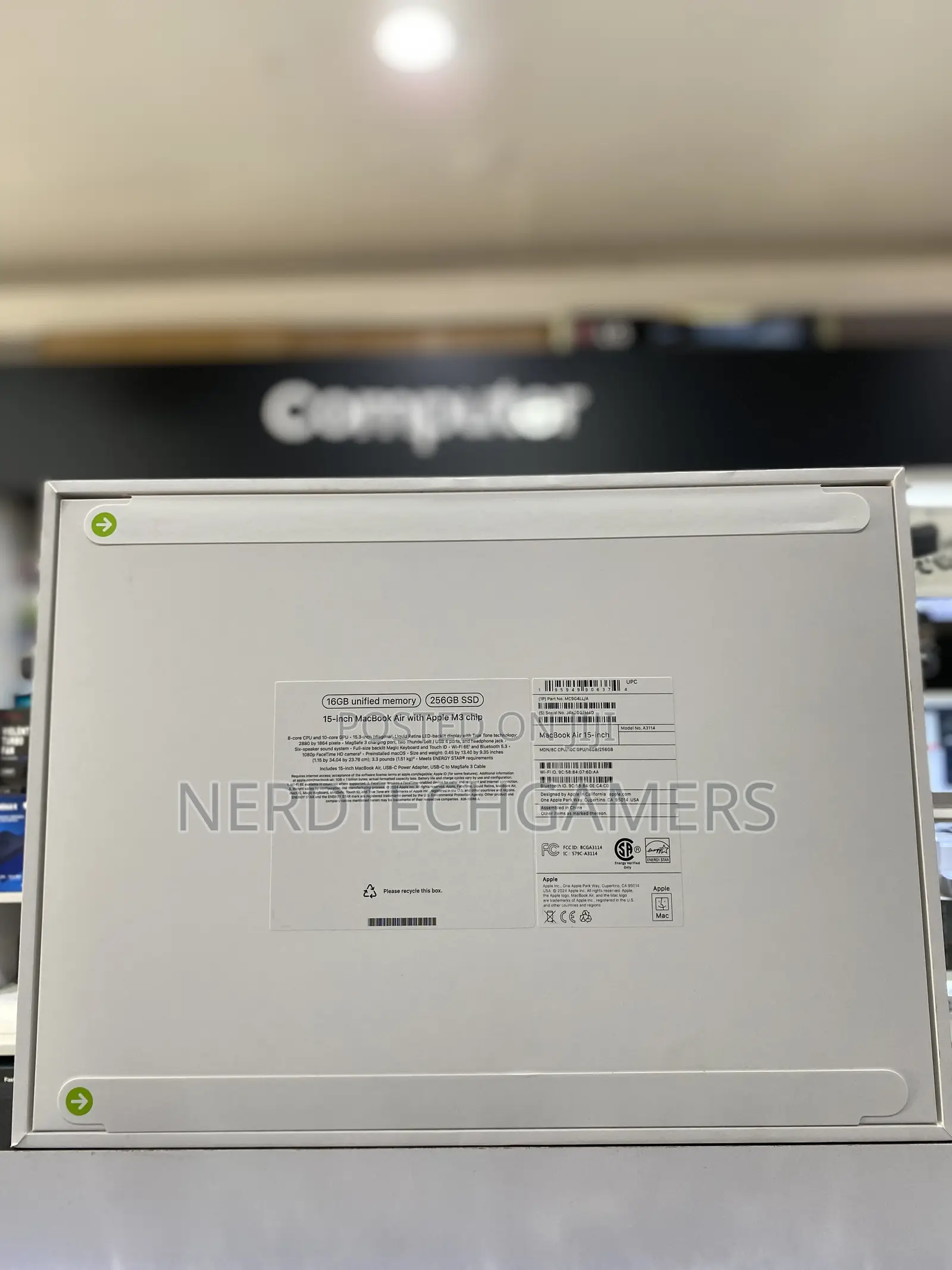 New Laptop Apple MacBook Pro 16GB Apple M3 SSD 256GB