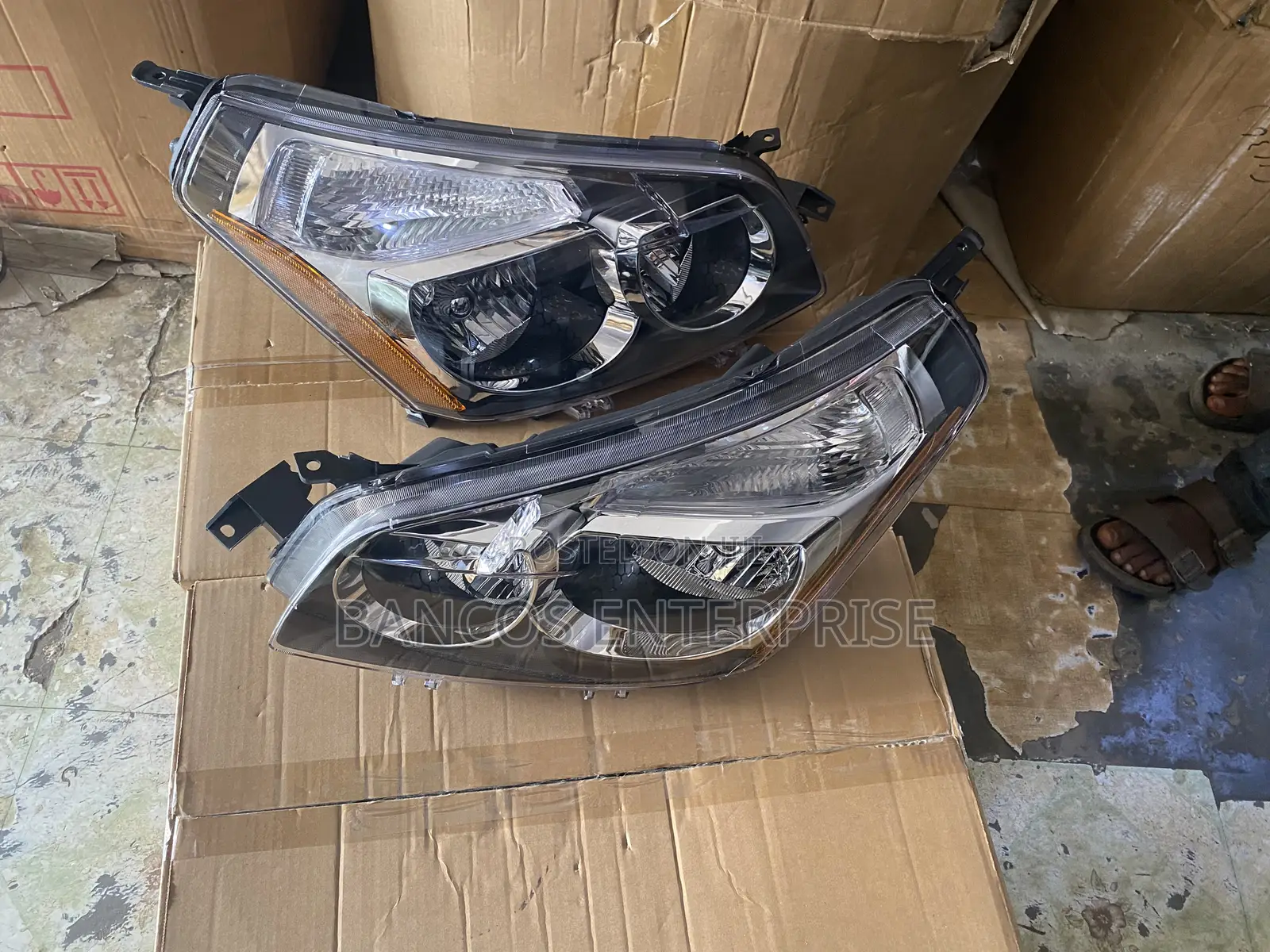 Pontiac Vibe 2009-2016 Headlight