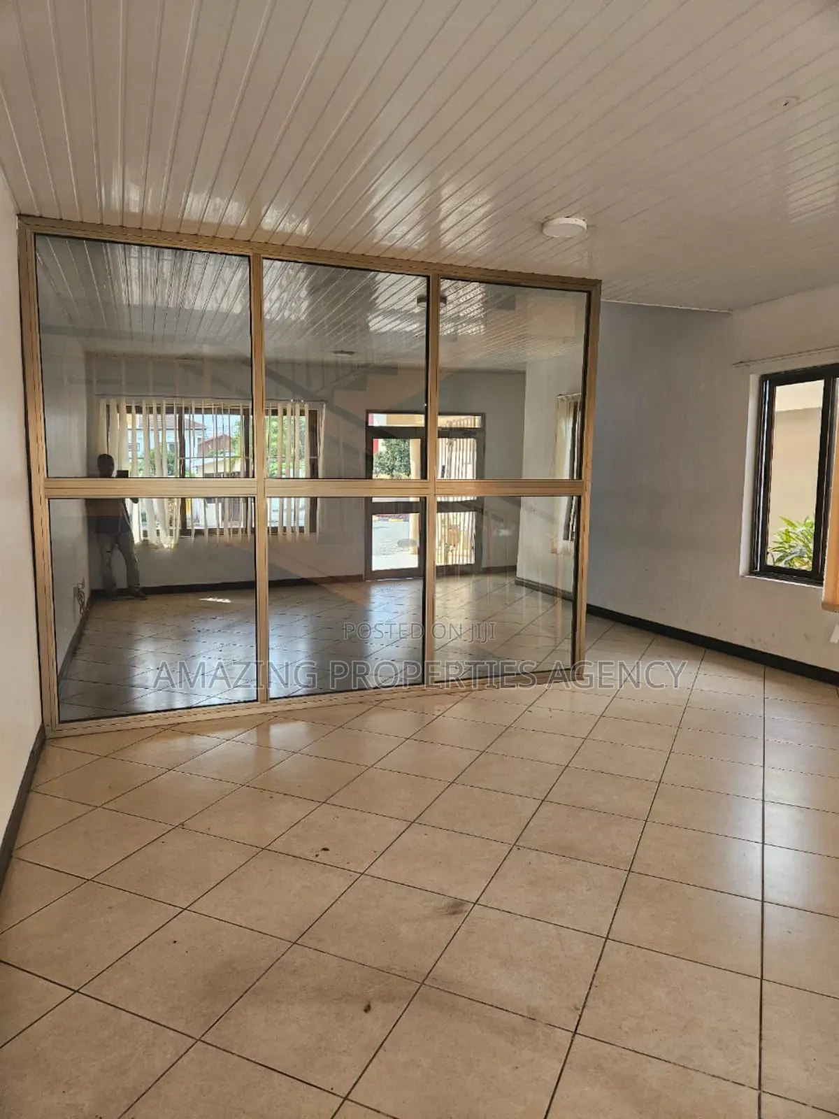 Commercial Property for Rent at Airport