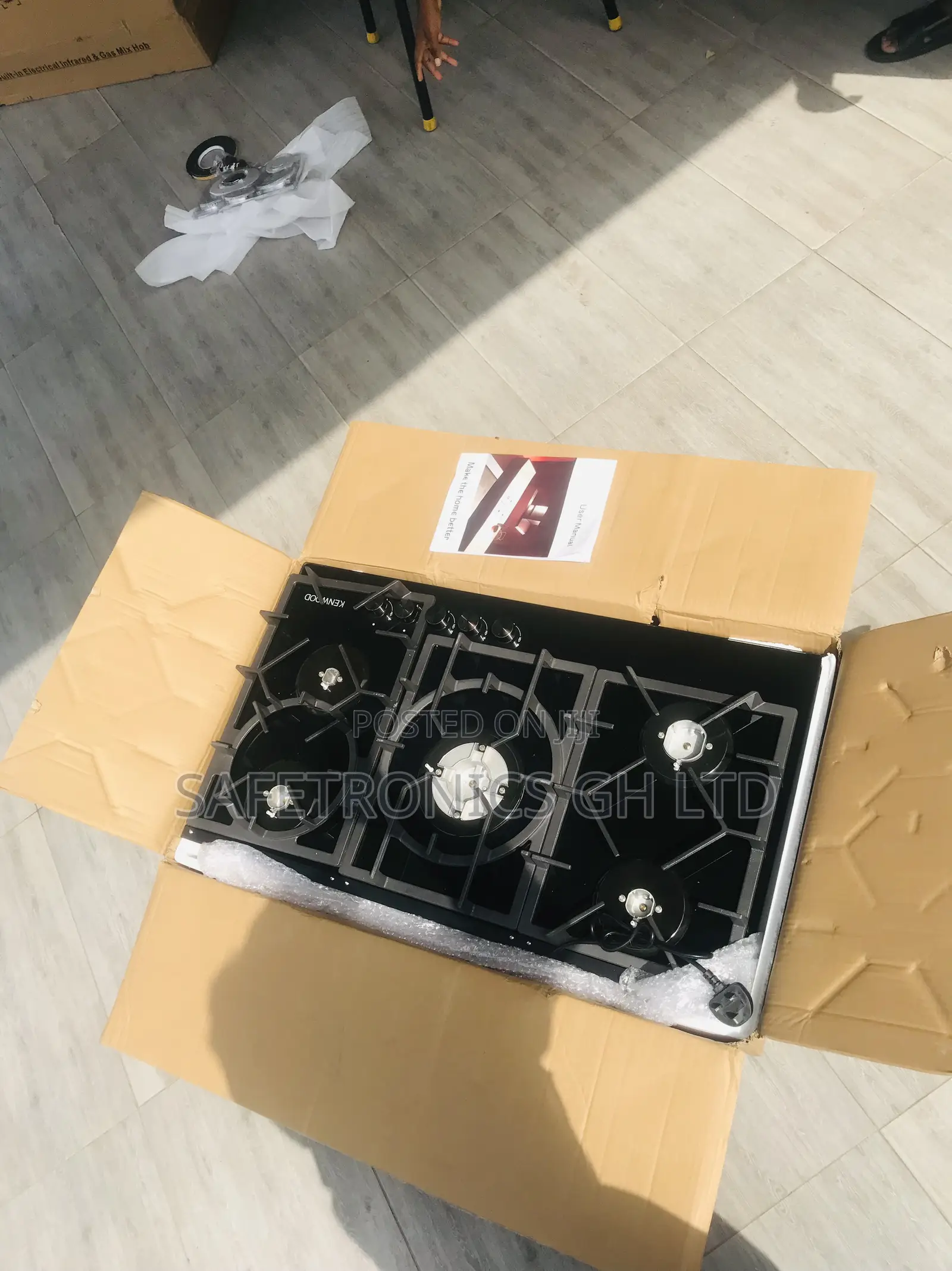 Designed Kenwood 90cm Black Glass 5 Gas Hobs