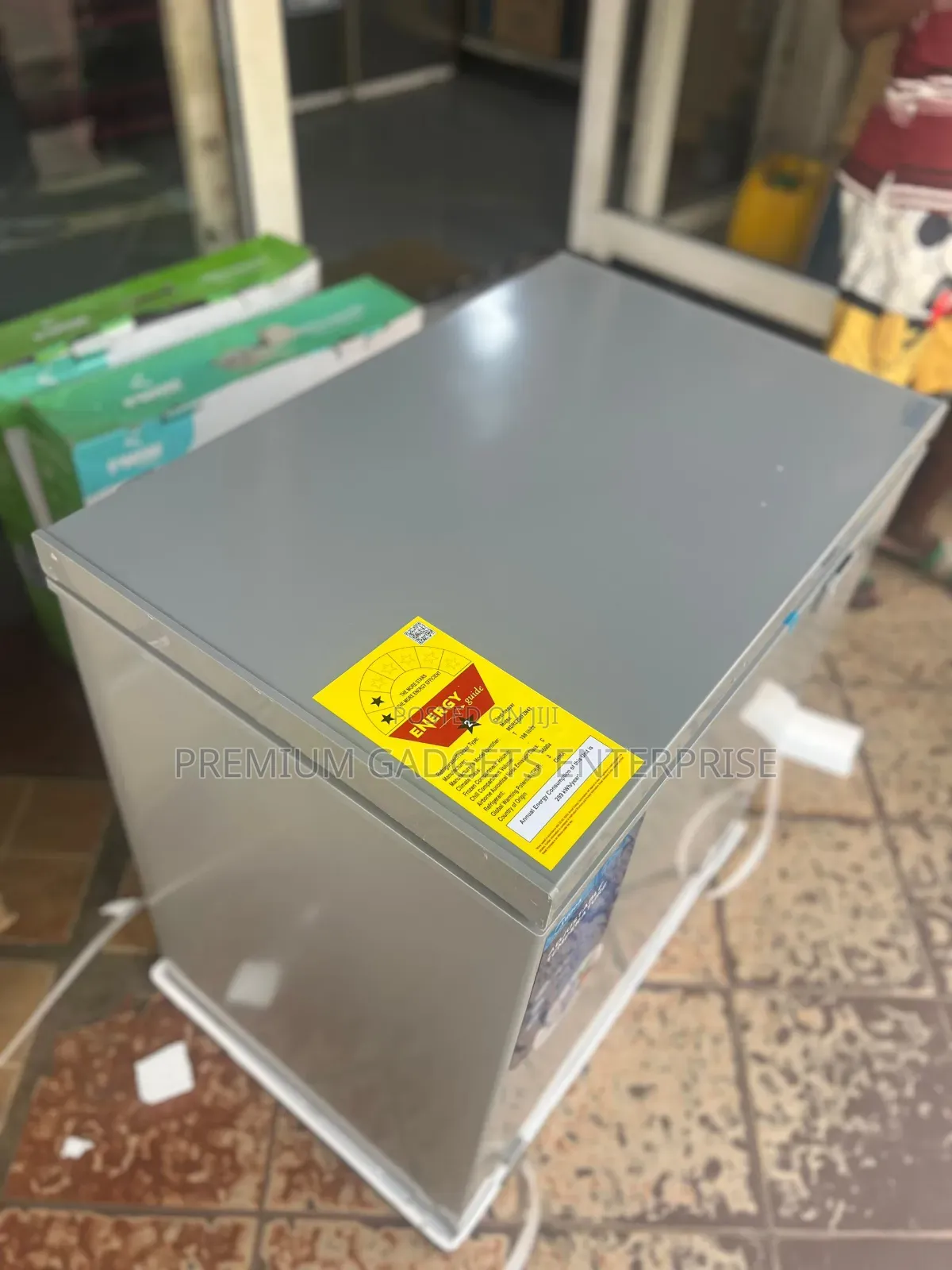Midea Chest Freezer With Adjustable Thermostat 198l 2 Star
