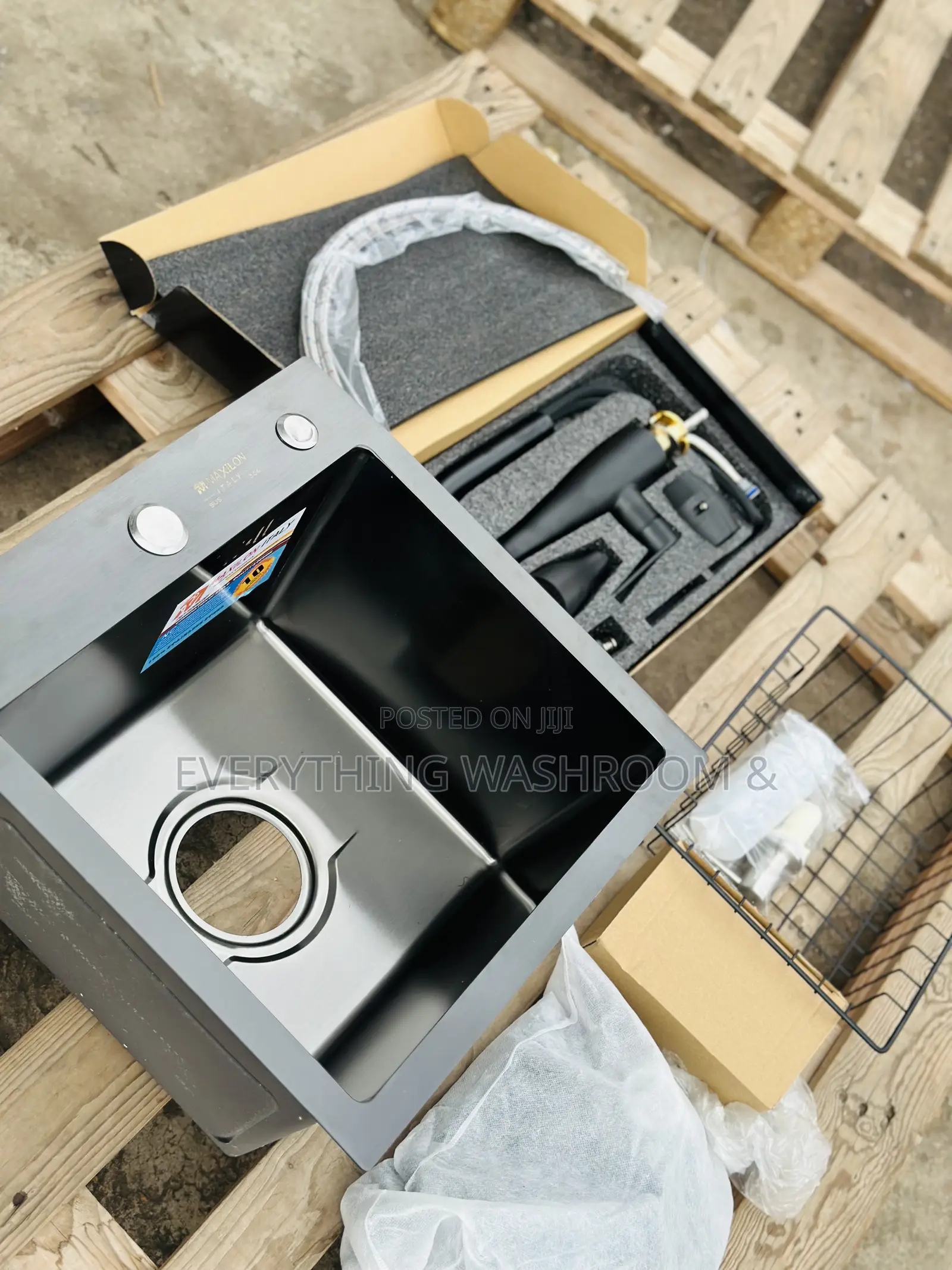 Square Sink_small Black Sink and Pullout Faucet