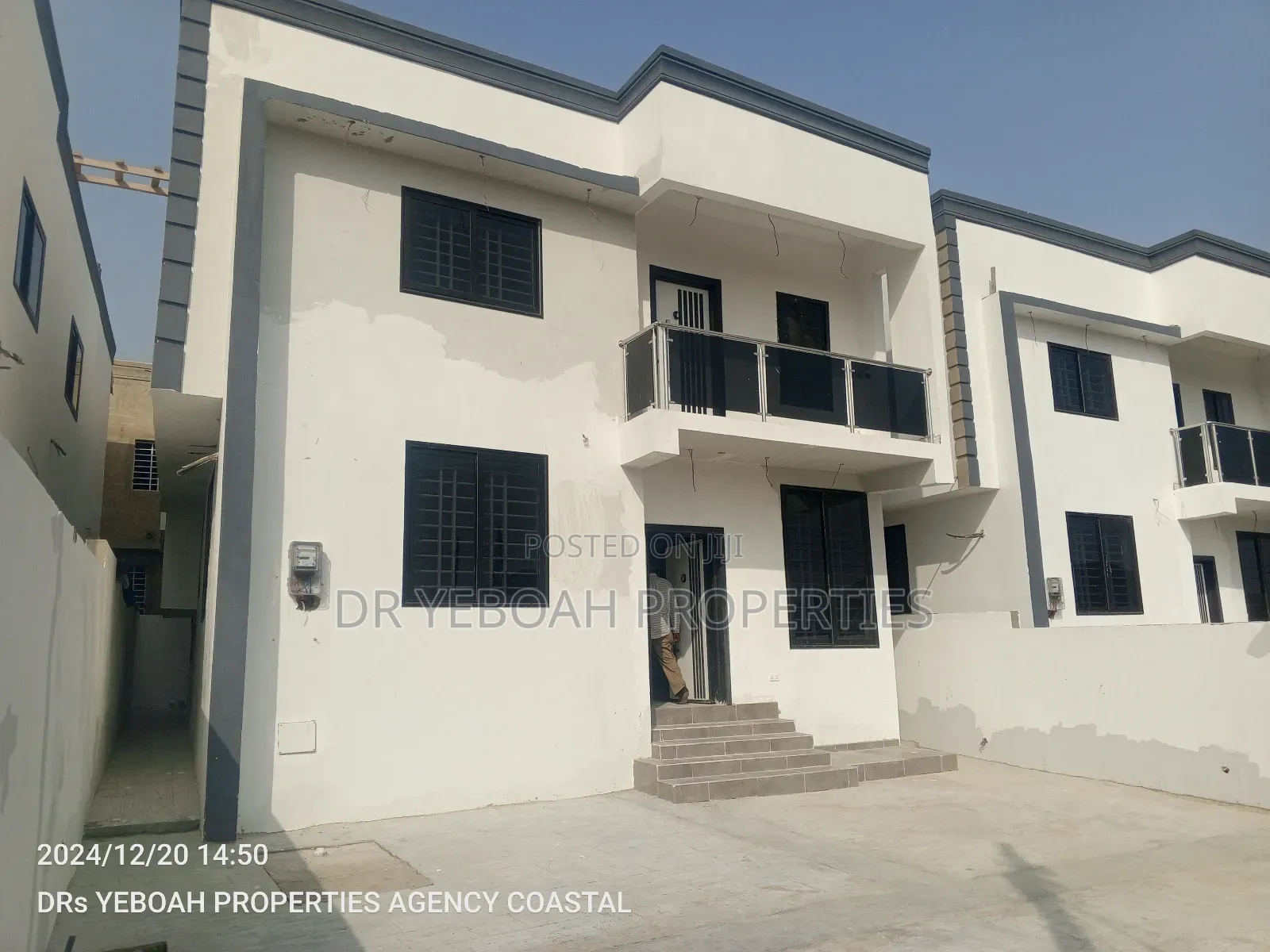 4bdrm Duplex in Spintex:- 4 Bedrooms for sale