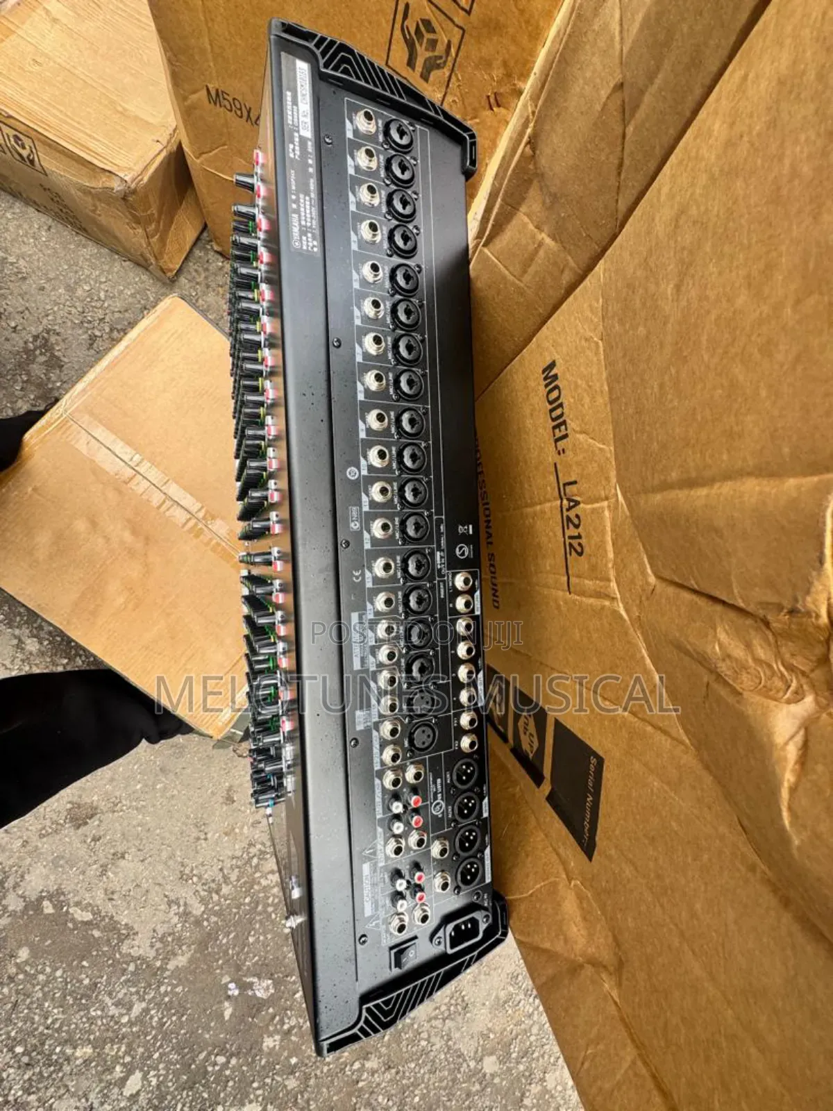 Yamaha Mgp24x 24-Channel Mixer With Effects