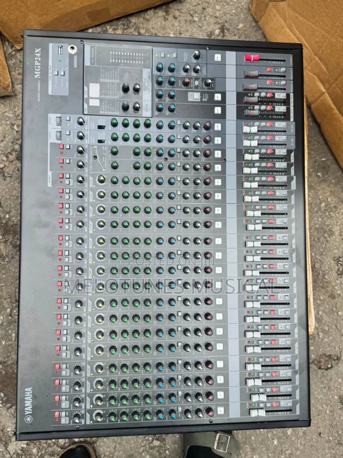Yamaha Mgp24x 24-Channel Mixer With Effects