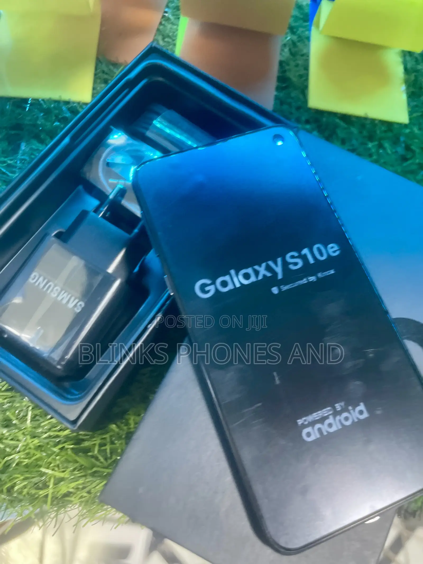 New Samsung Galaxy S10e 128 GB Black