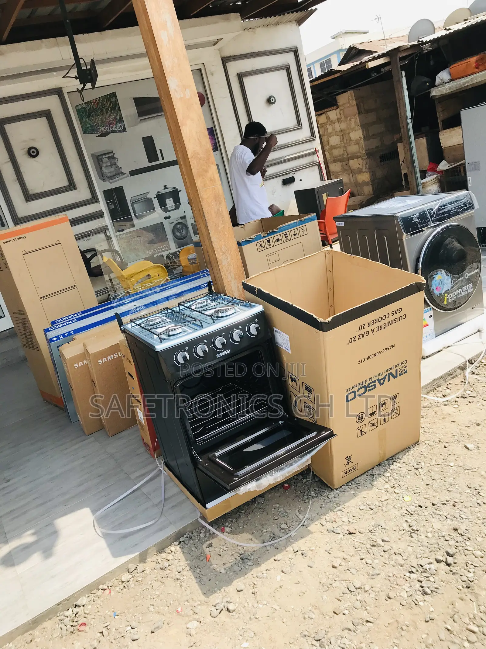 Essential 50/50 4 Gas Cooker Oven Nasco Black