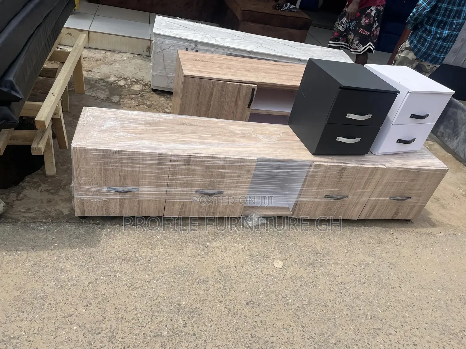 Neat TV Stand