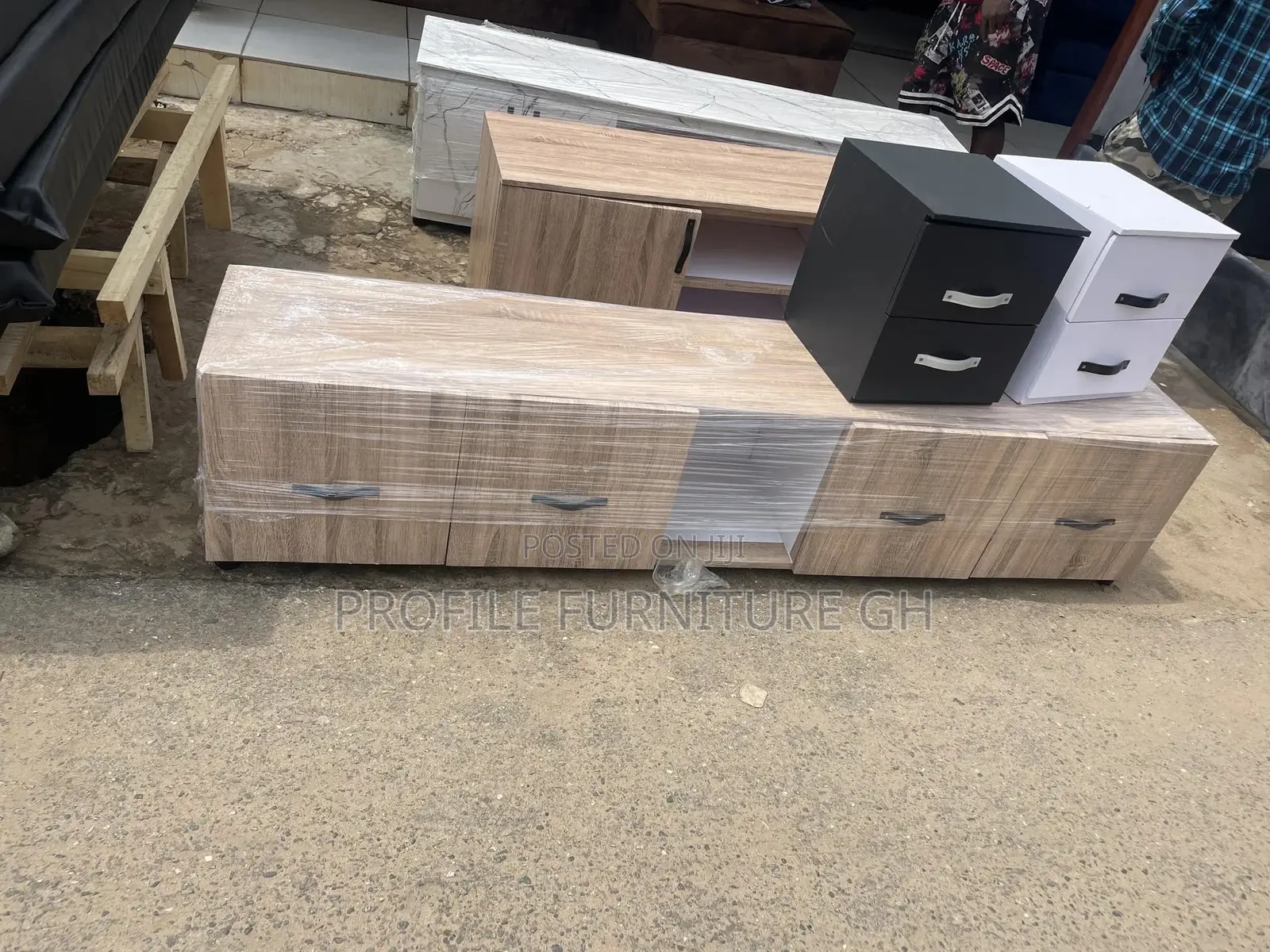 Neat TV Stand
