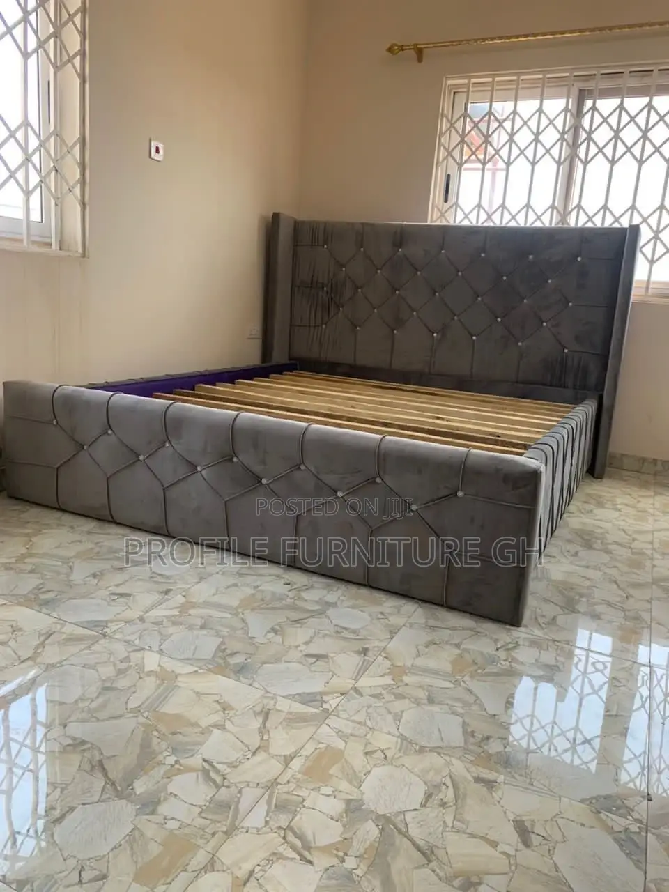Attractive Queen Bedframe ( 72x75)