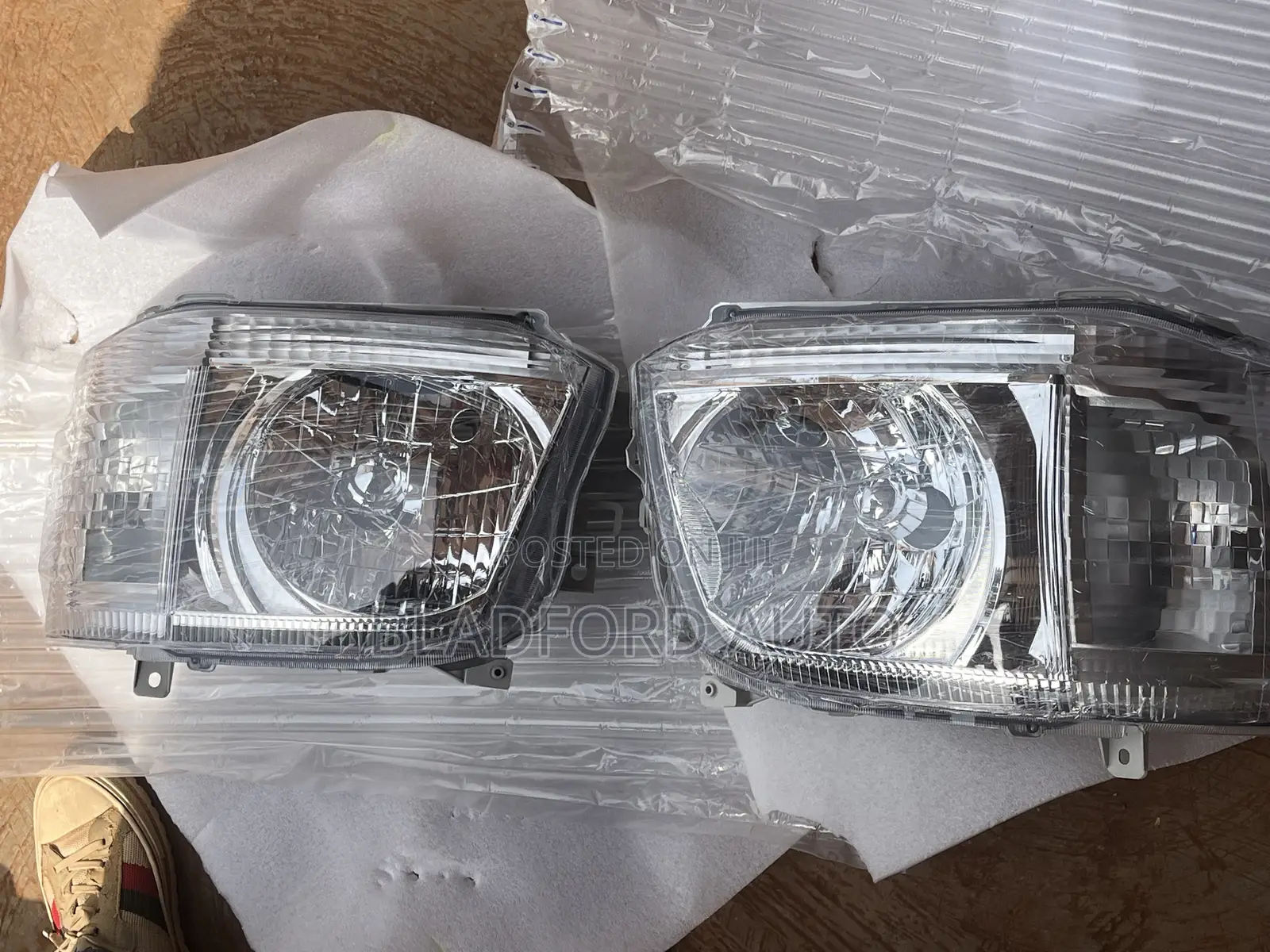 Hiace 2010-2013 Headlight