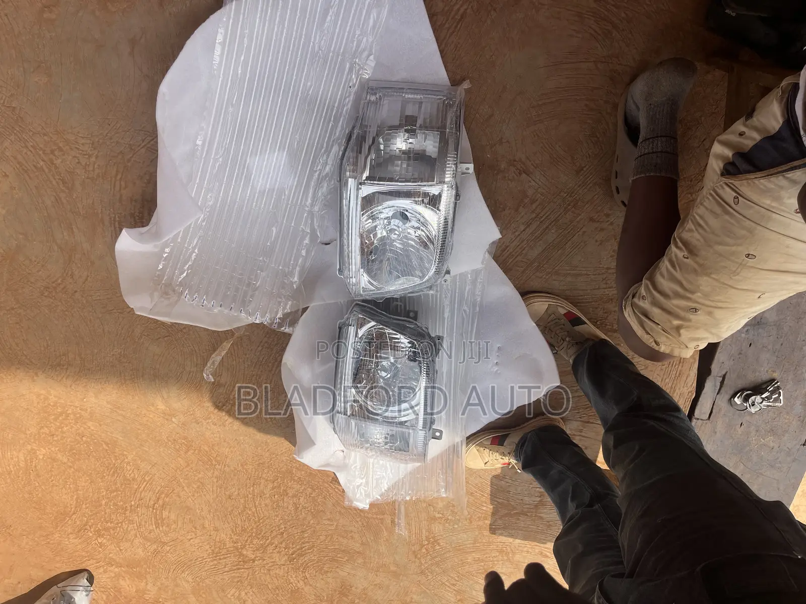 Hiace 2010-2013 Headlight