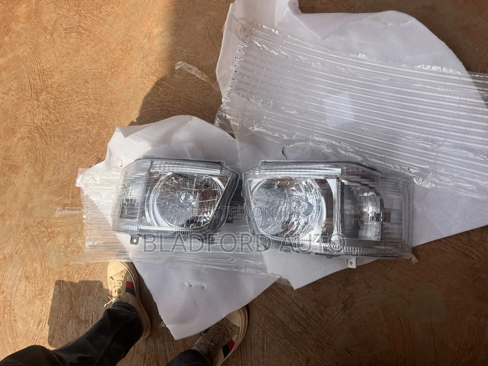 Hiace 2010-2013 Headlight