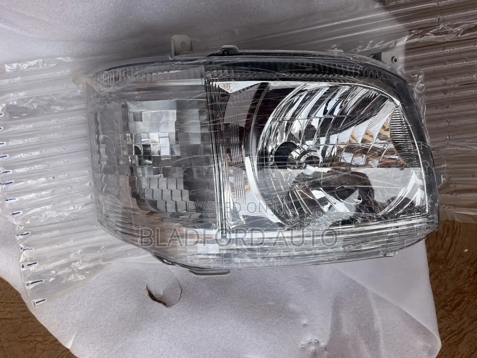 Hiace 2010-2013 Headlight