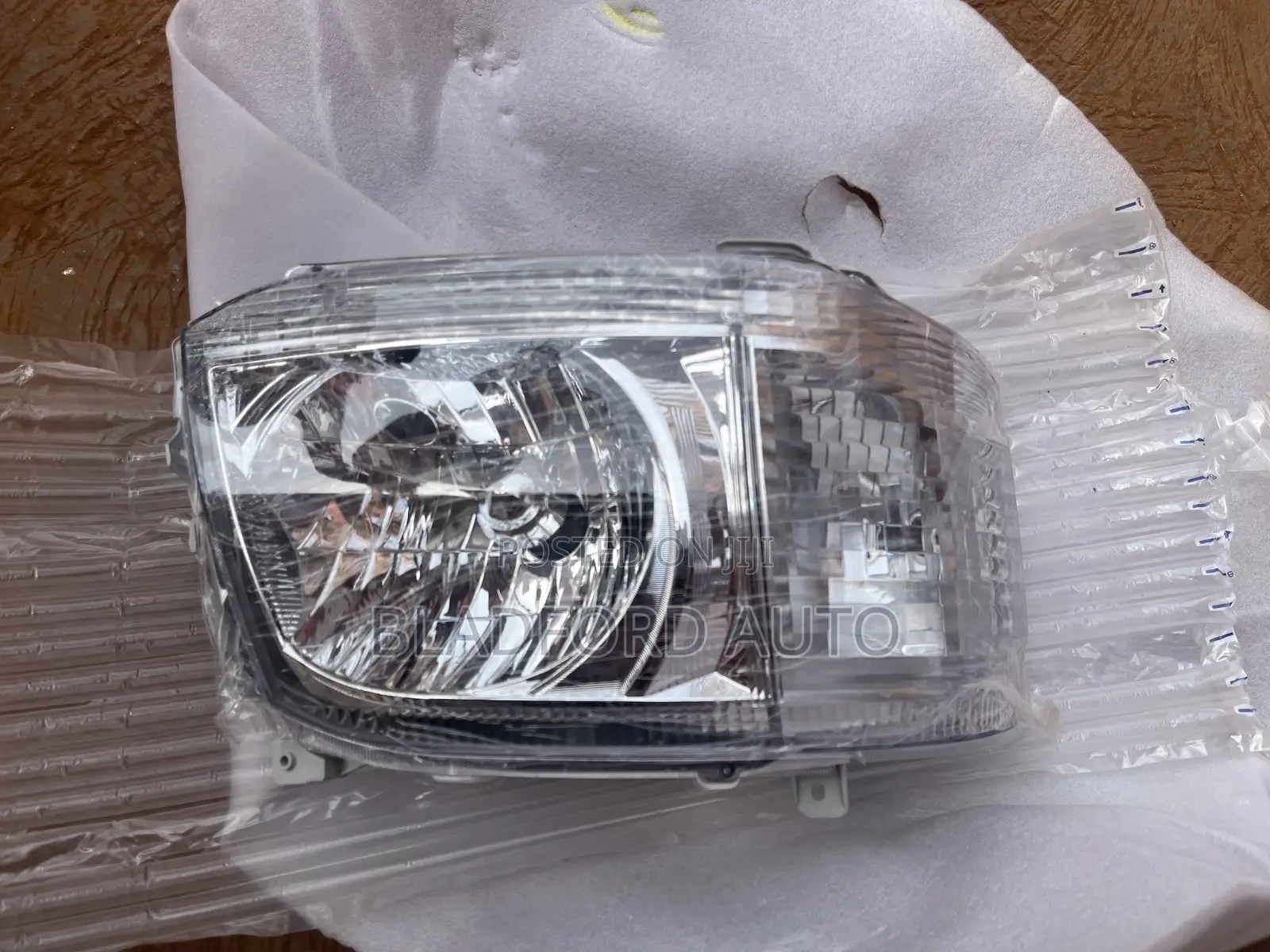 Hiace 2010-2013 Headlight