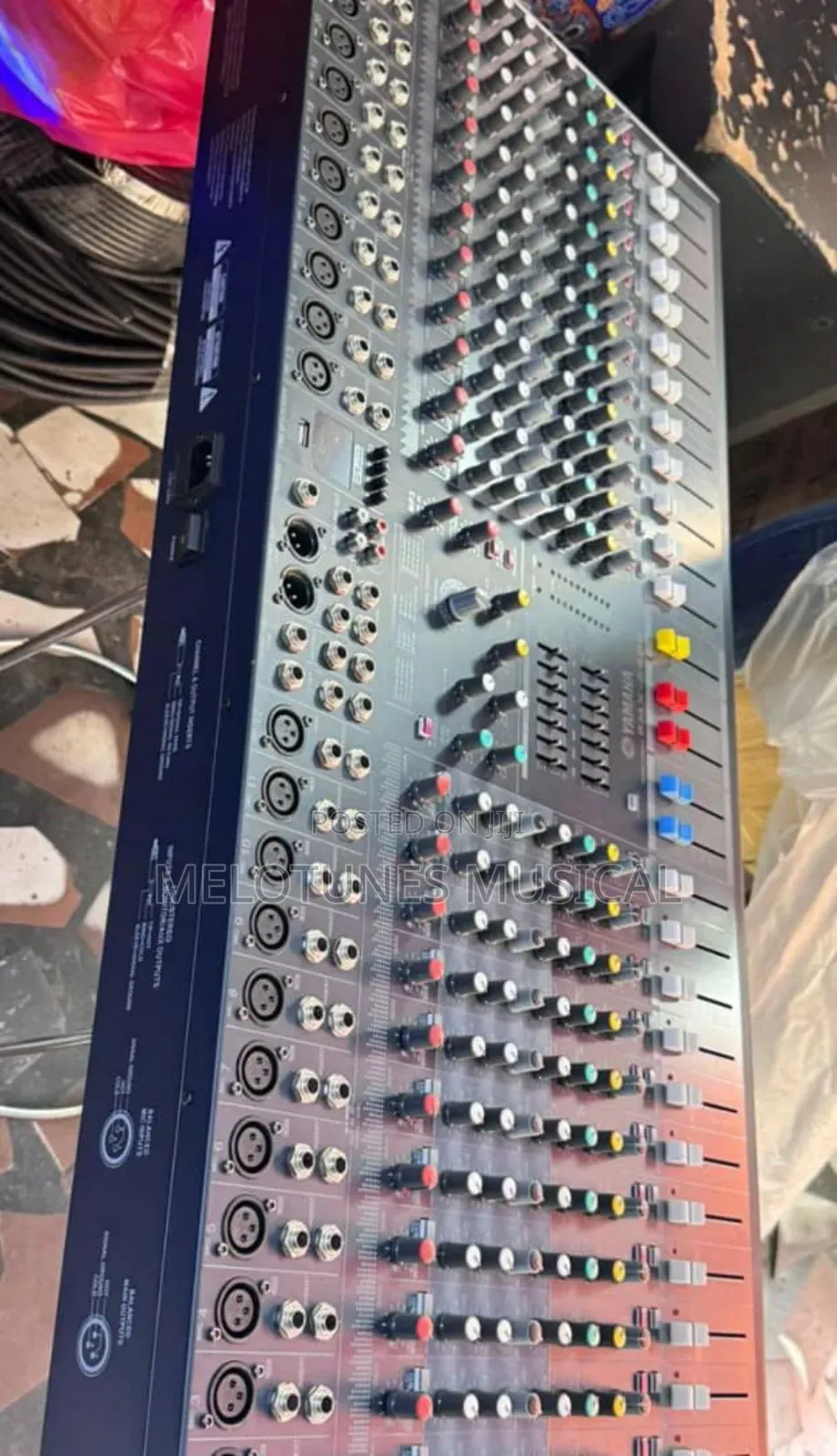 Yamaha SMX-2400 Professional USB 24-Channel Mixer
