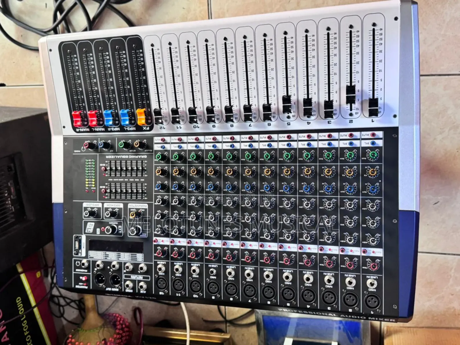Yamaha Kv120 12-Channel Powered Mixer