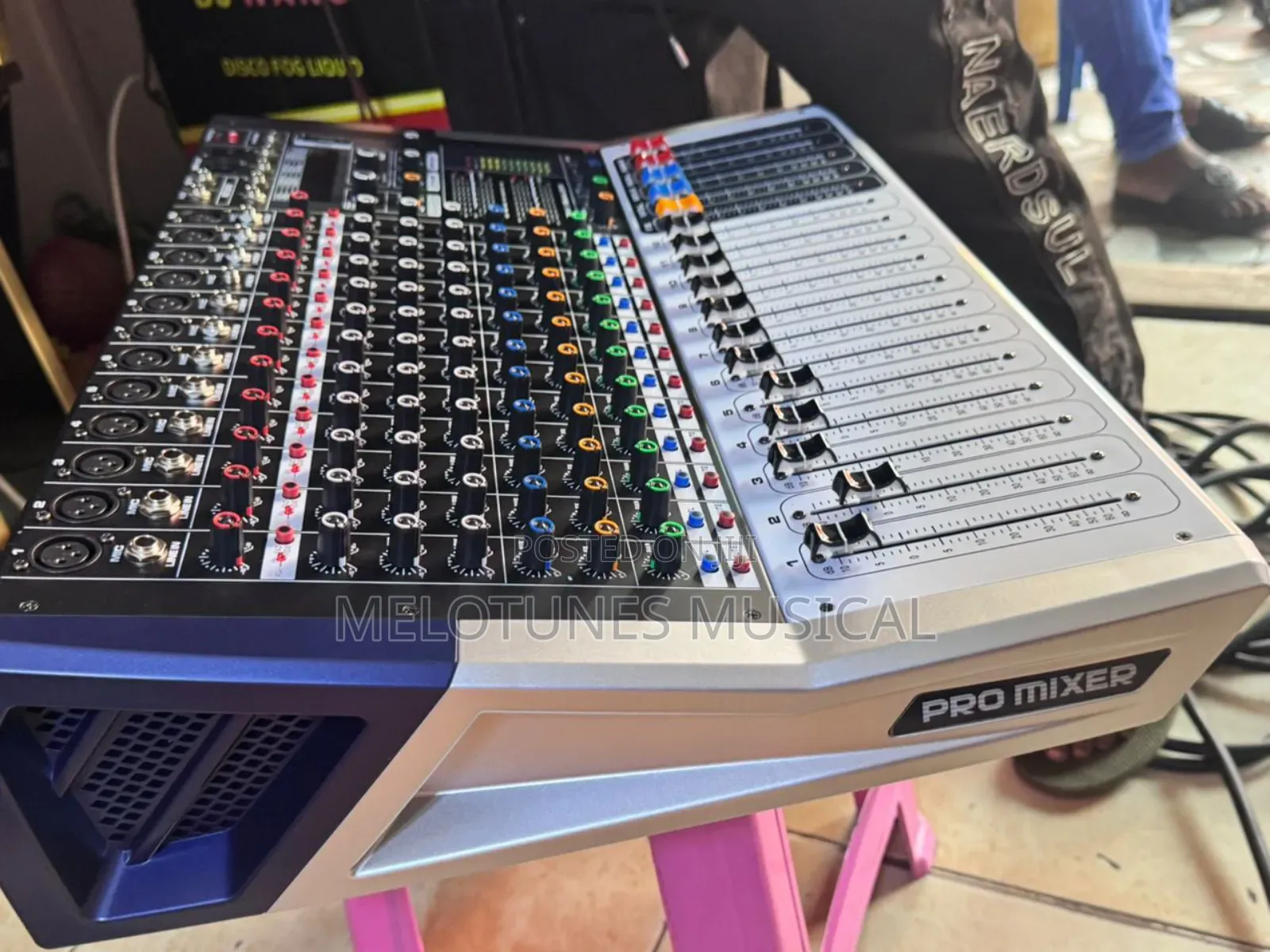 Yamaha Kv120 12-Channel Powered Mixer