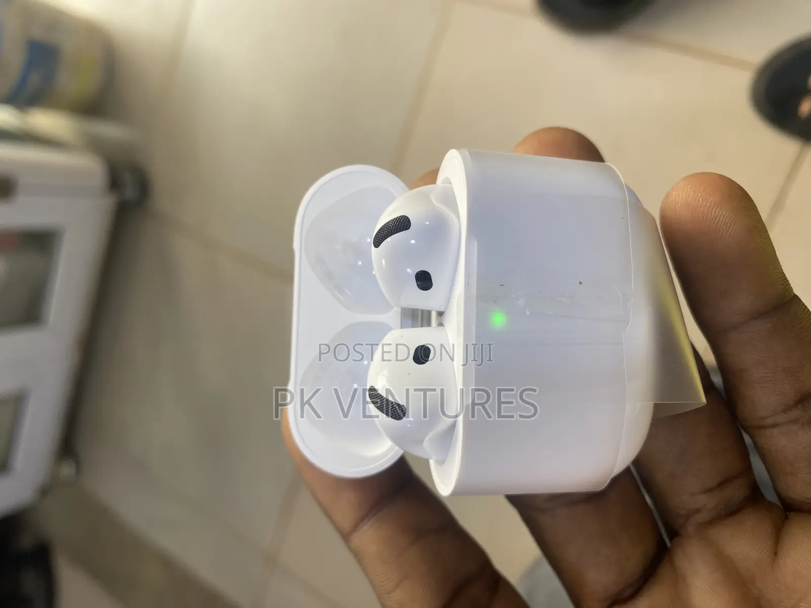 Airpods. 4