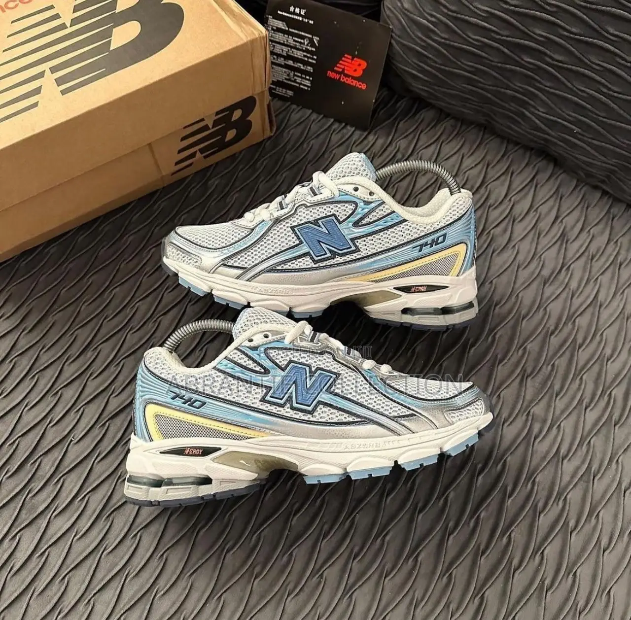 New Balance 740 White/Blue
