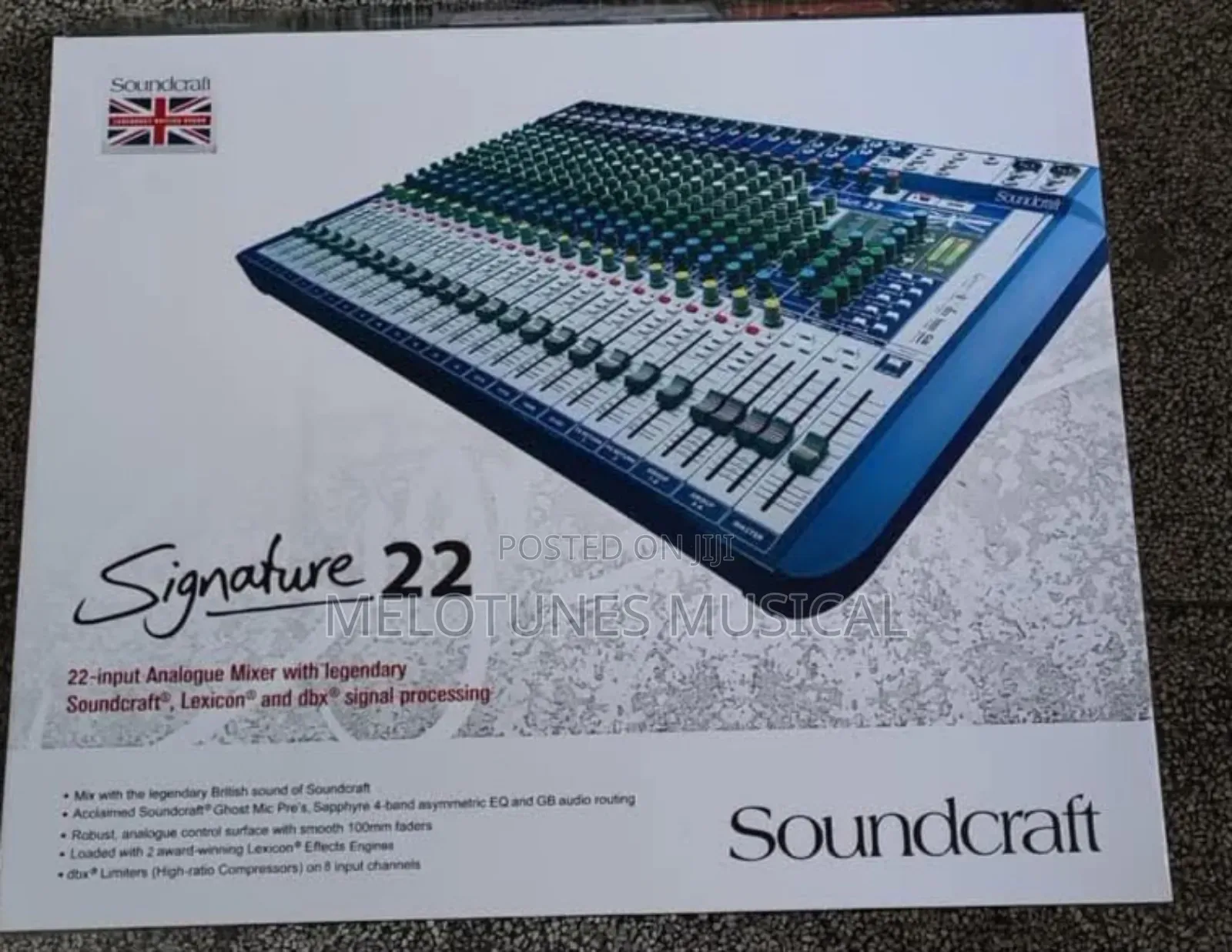 Soundcraft Signature 22 Analog 22-Channel Mixer