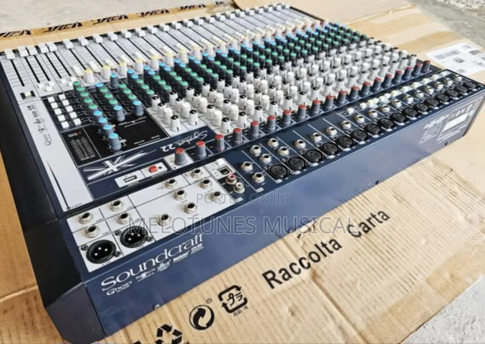 Soundcraft Signature 22 Analog 22-Channel Mixer