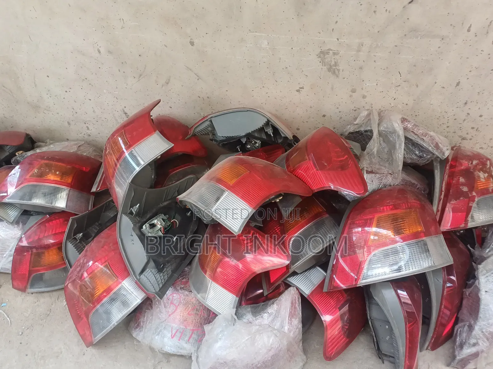 Toyota Vitz 209 2010 2011 Tail Light