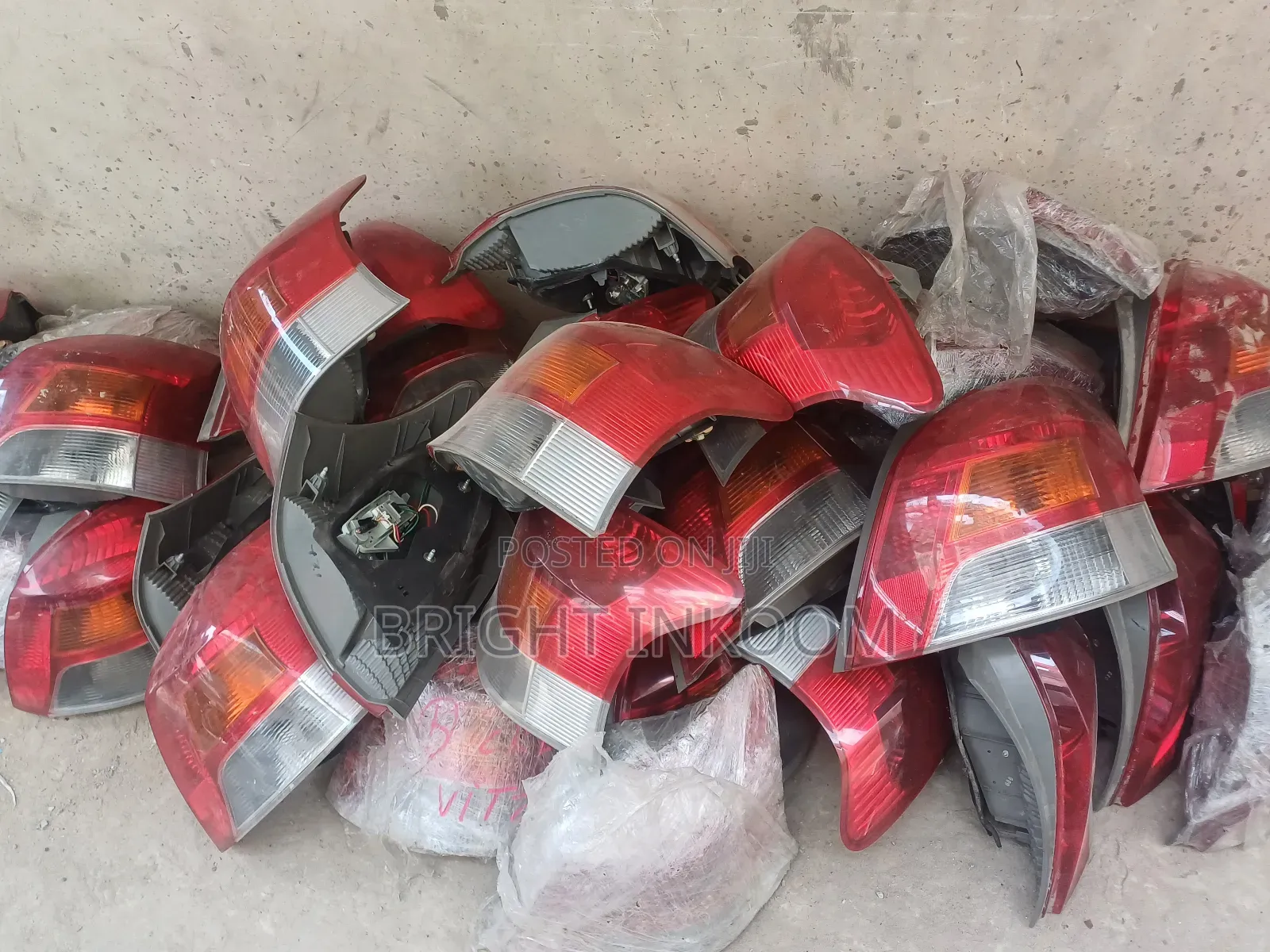 Toyota Vitz 209 2010 2011 Tail Light